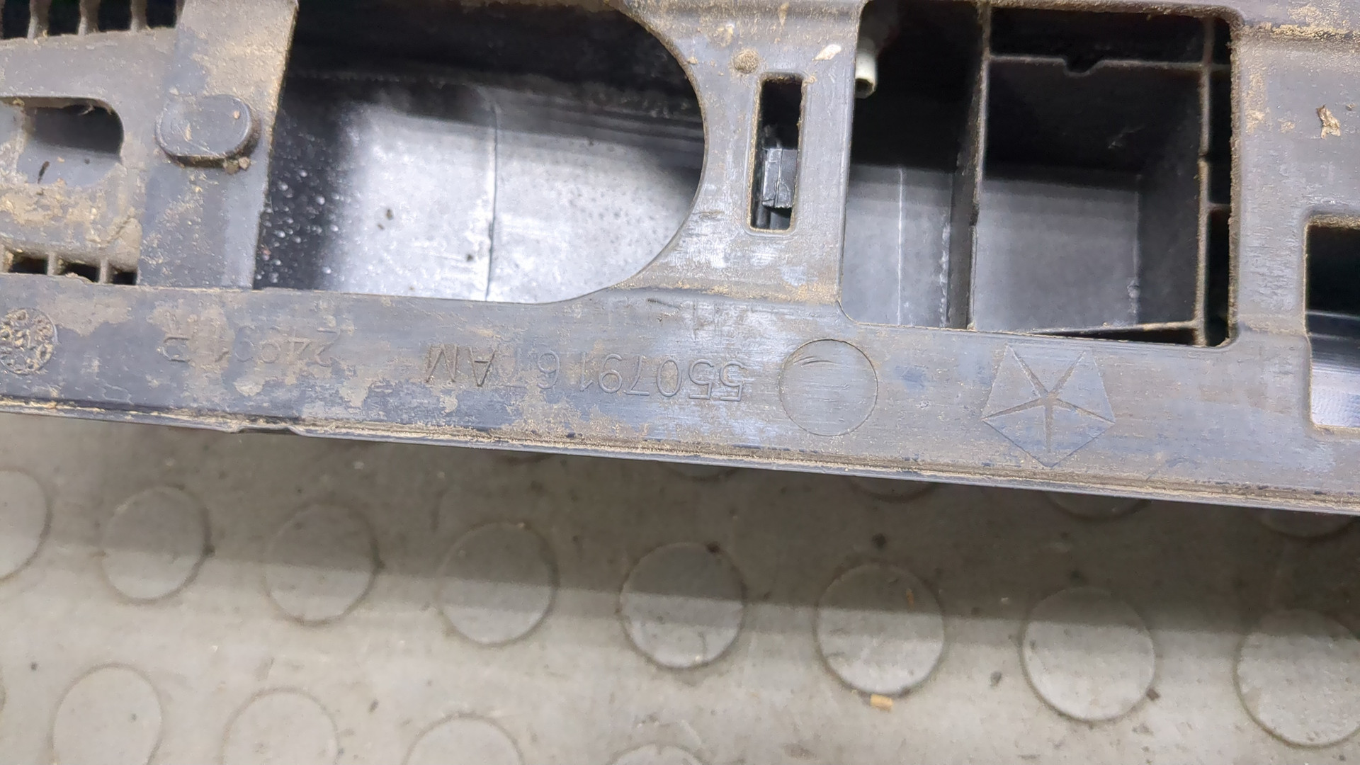 Рейлинг (релинг) левый (планка на крышу)