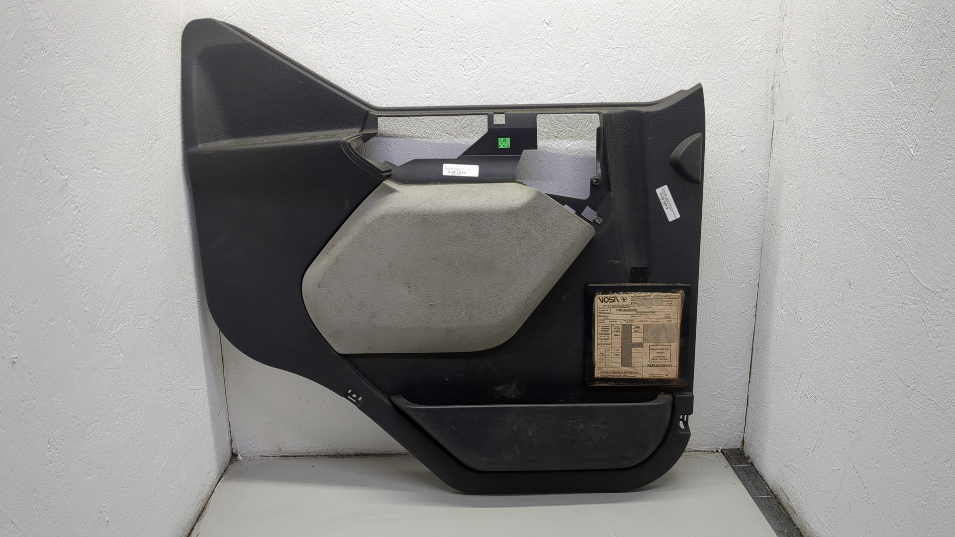 Обшивка двери передней левой