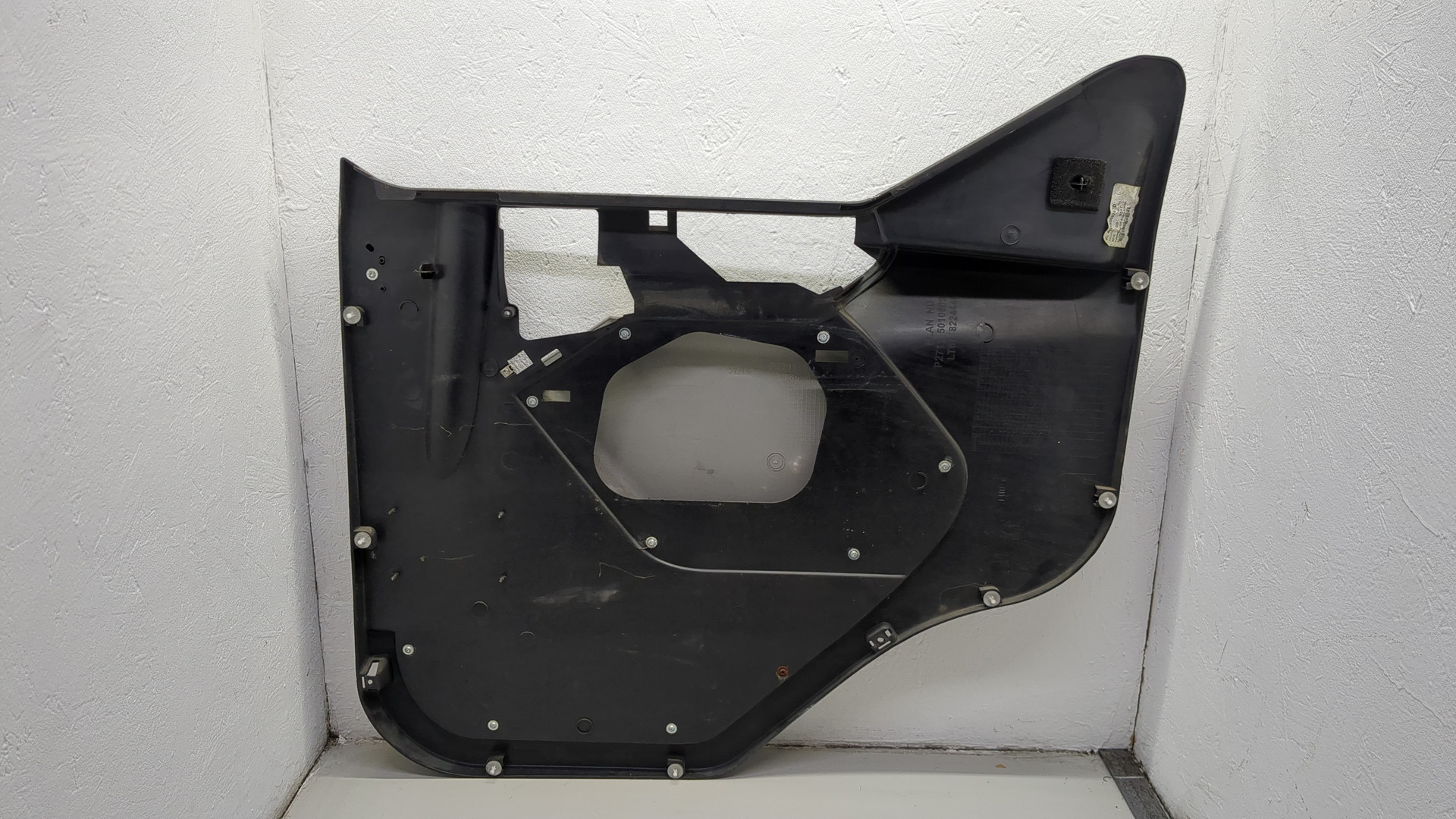 Обшивка двери передней левой