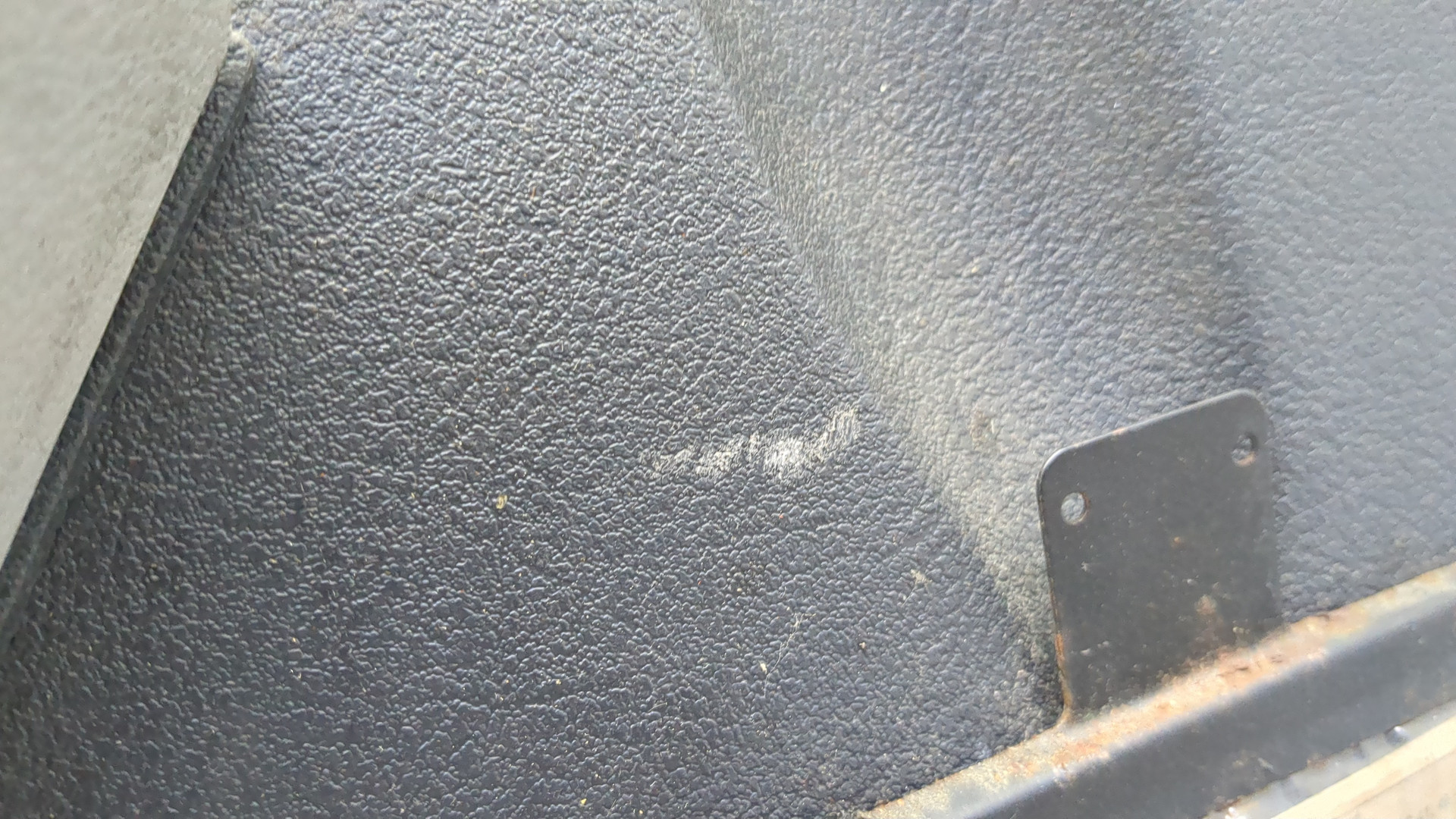 Обшивка двери передней левой