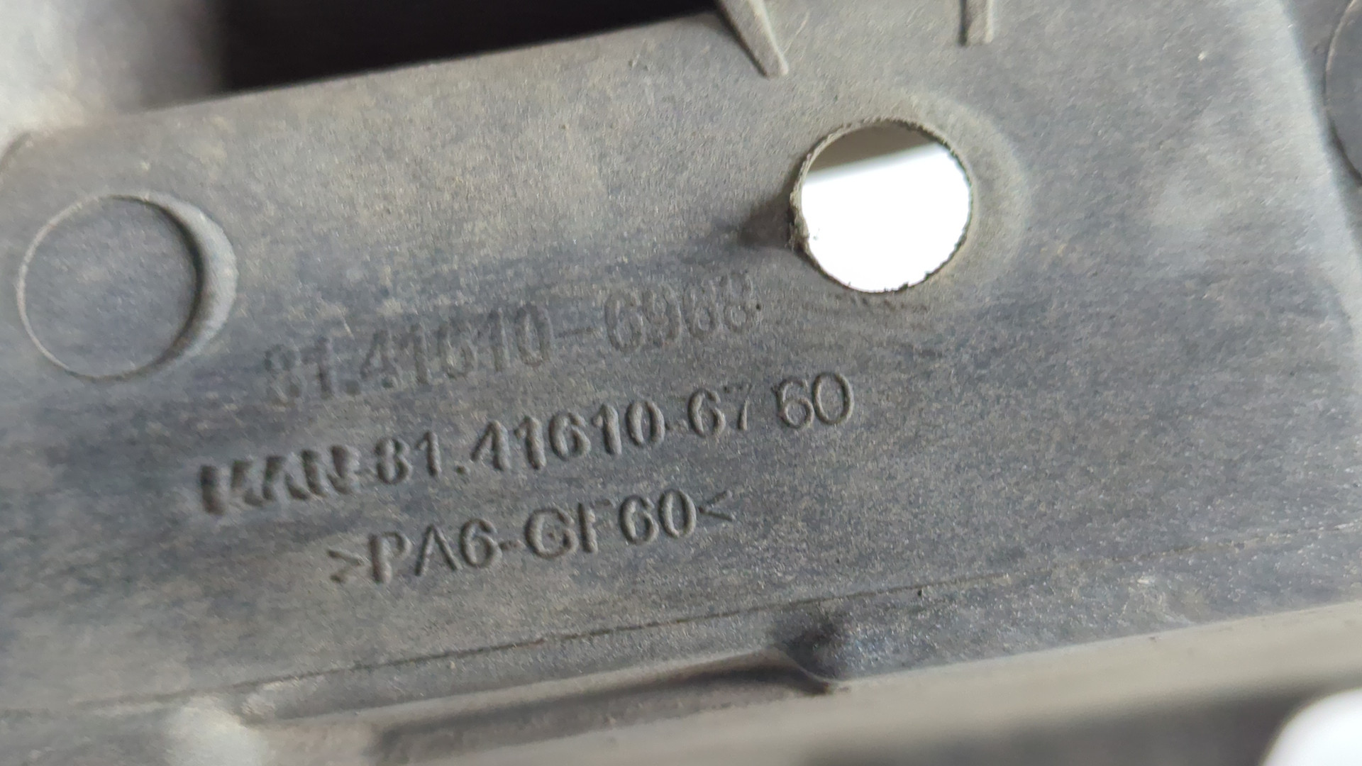 Кронштейн фар правый