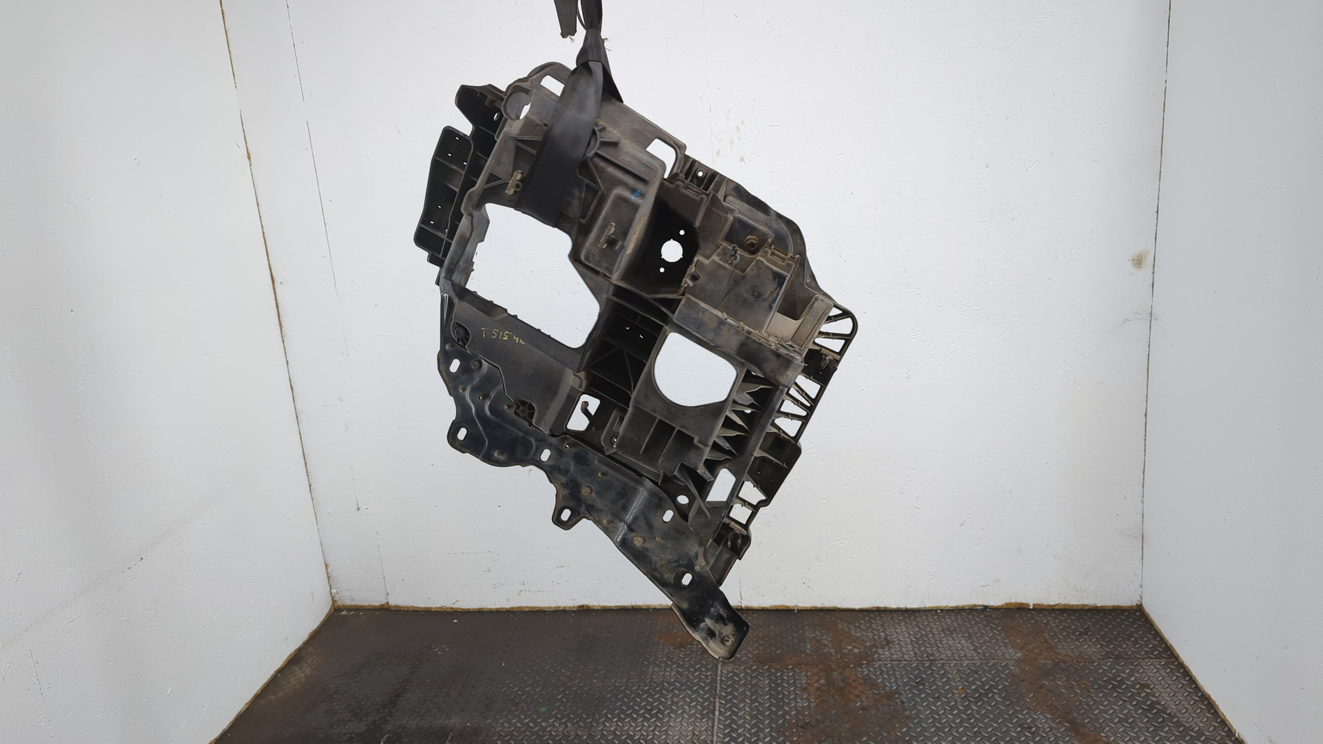 Кронштейн фар правый