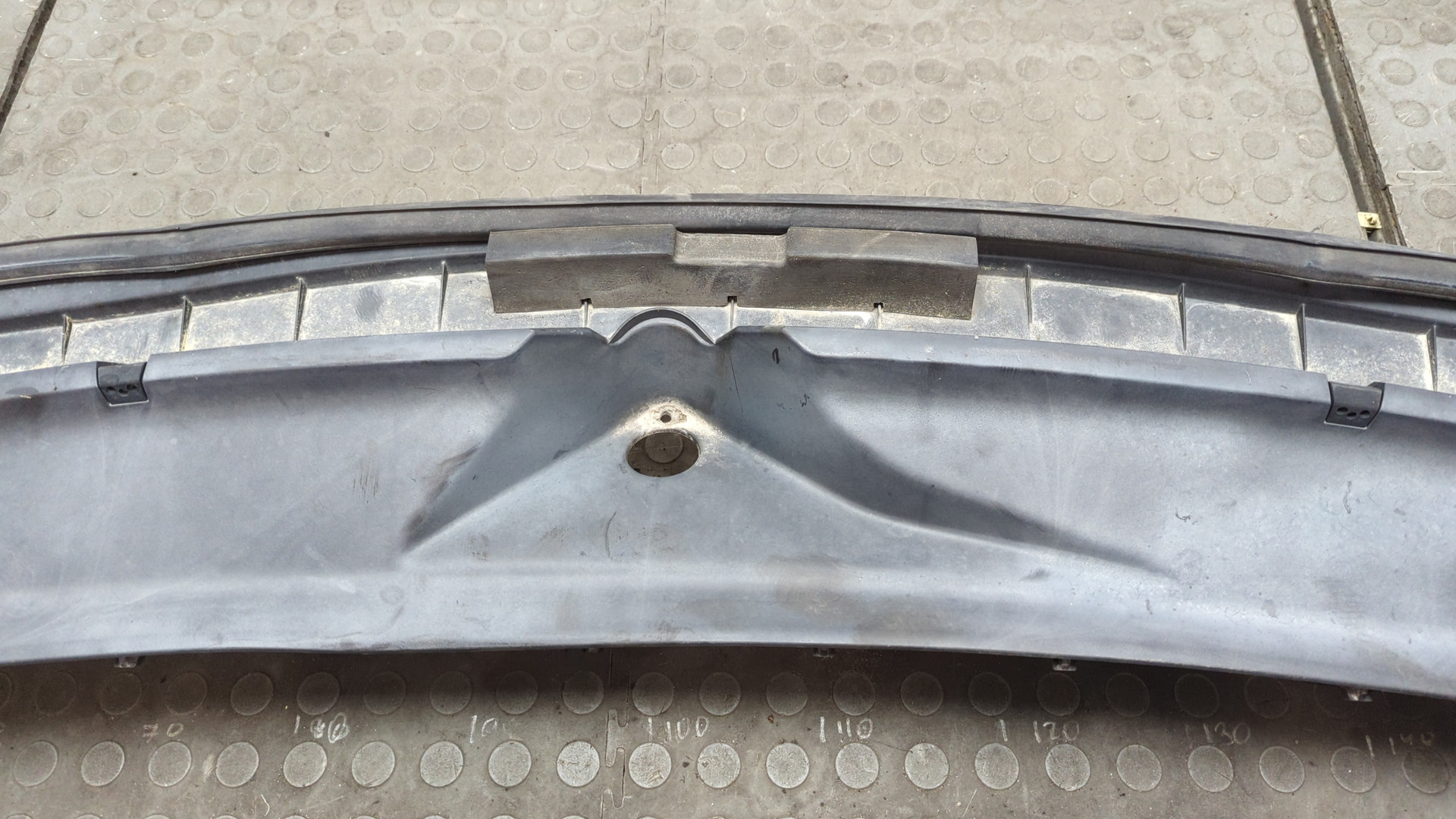 Решетка стеклоочистителей (Жабо)