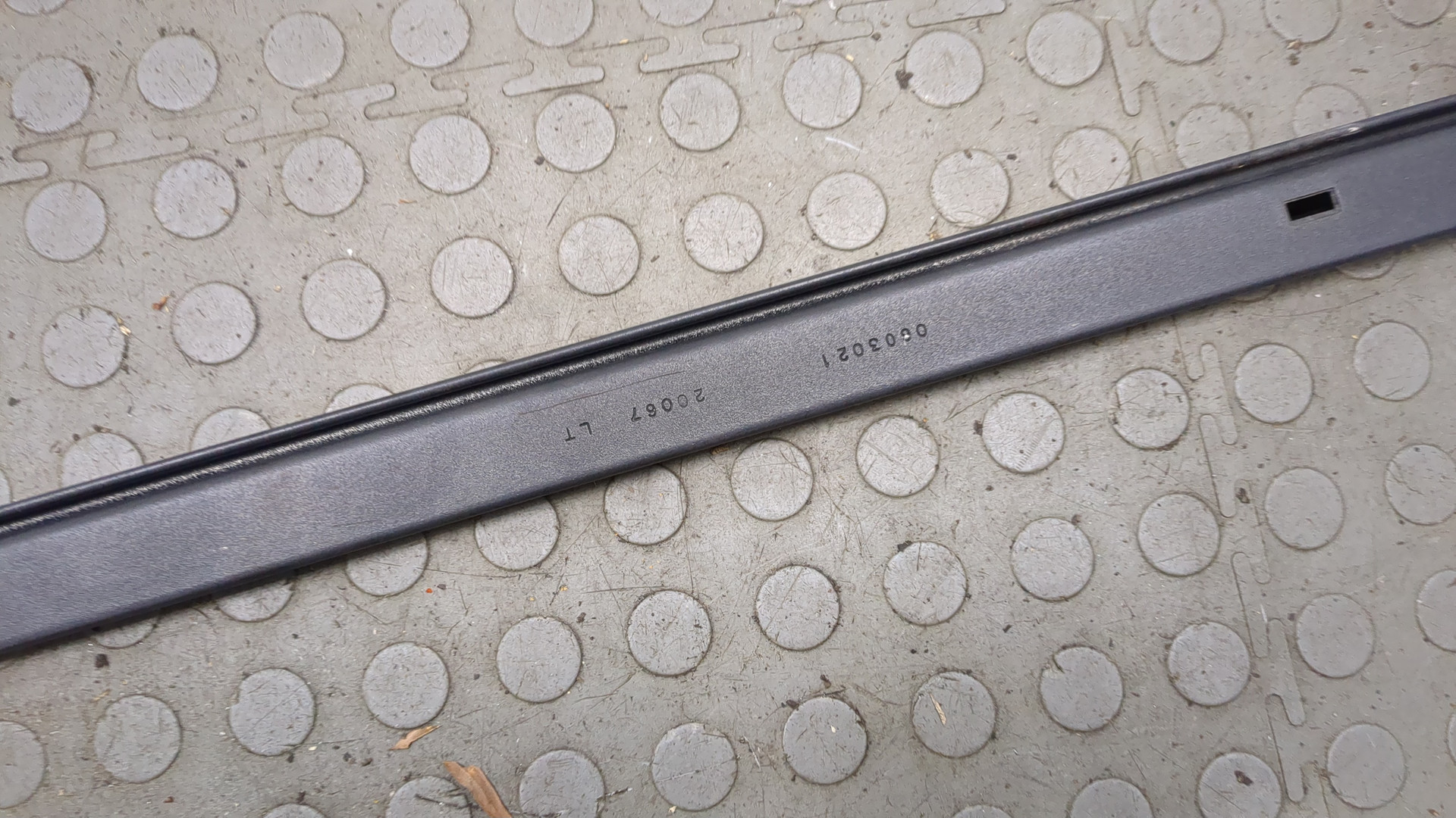 Рейлинг (релинг) левый (планка на крышу)