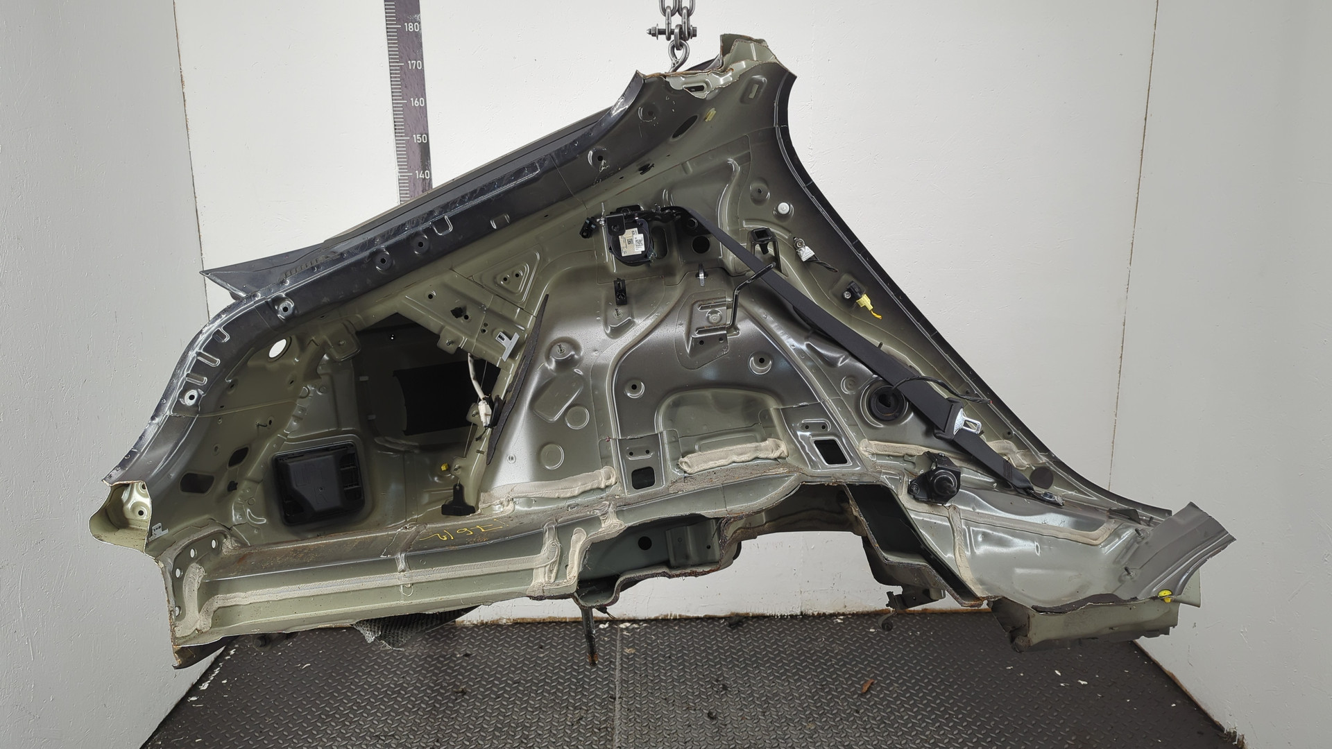 Кузовной элемент