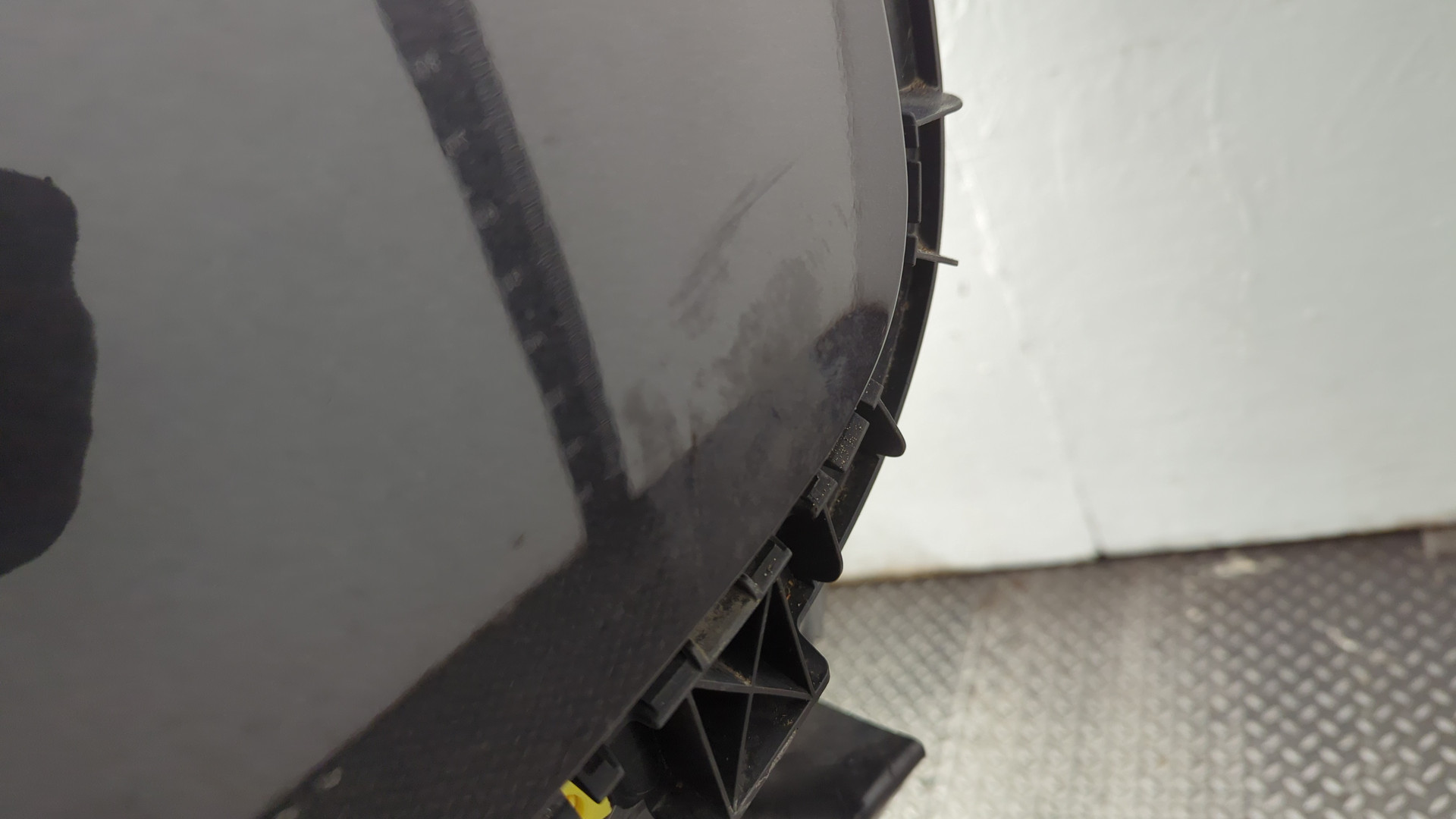 Кузовной элемент