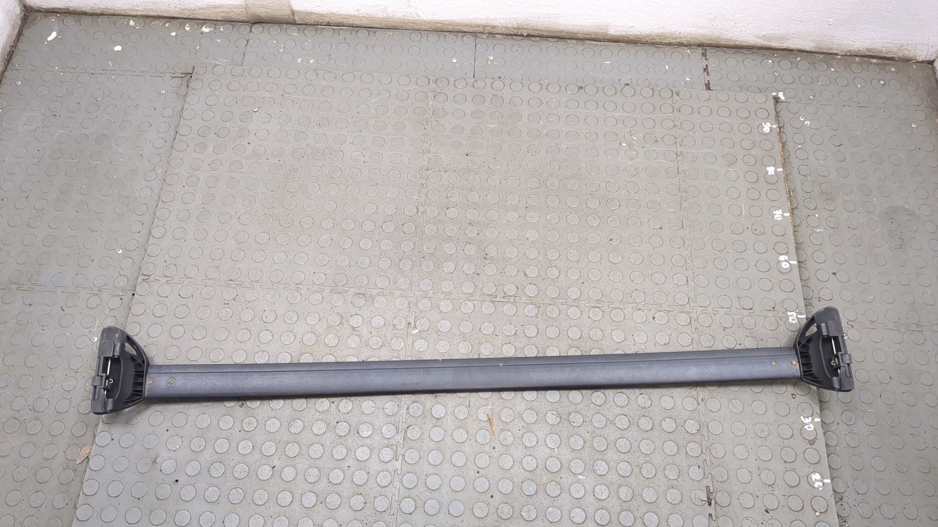 Рейлинг (релинг) левый (планка на крышу)