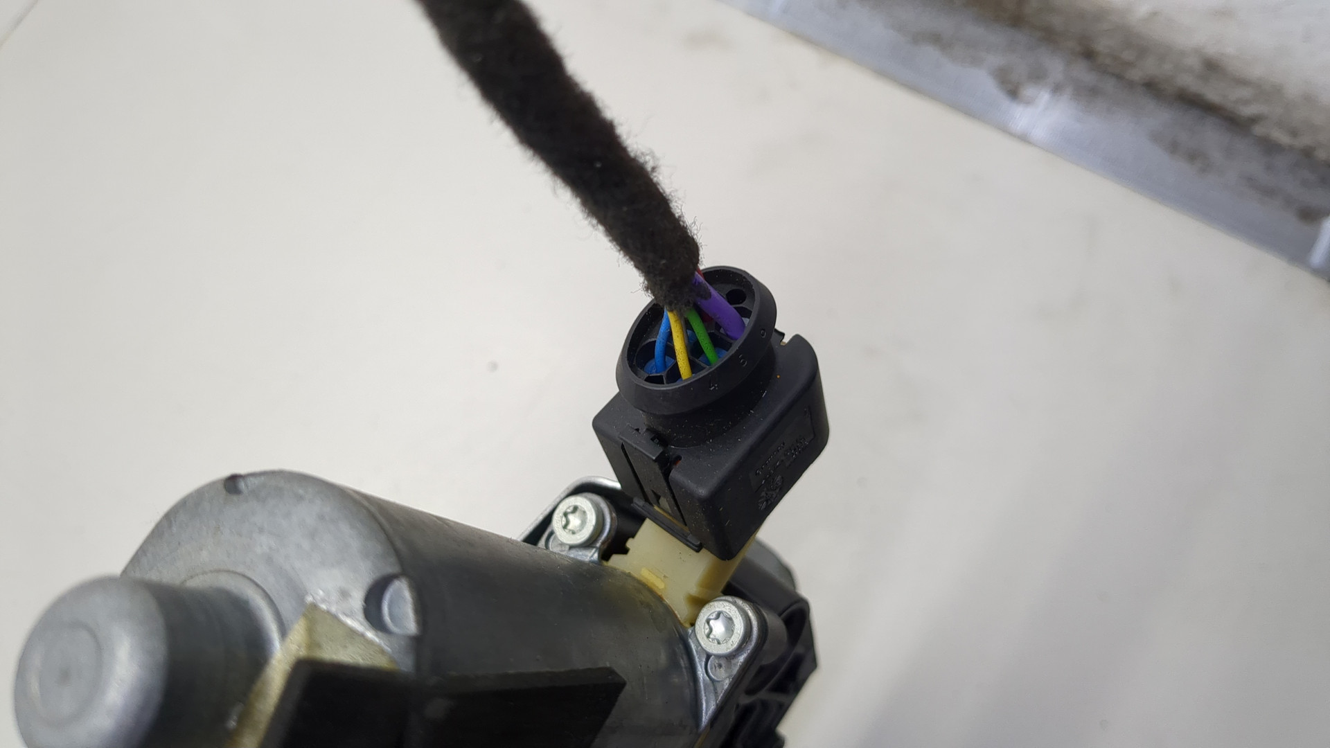 Стеклоподъемник электр. передний правый