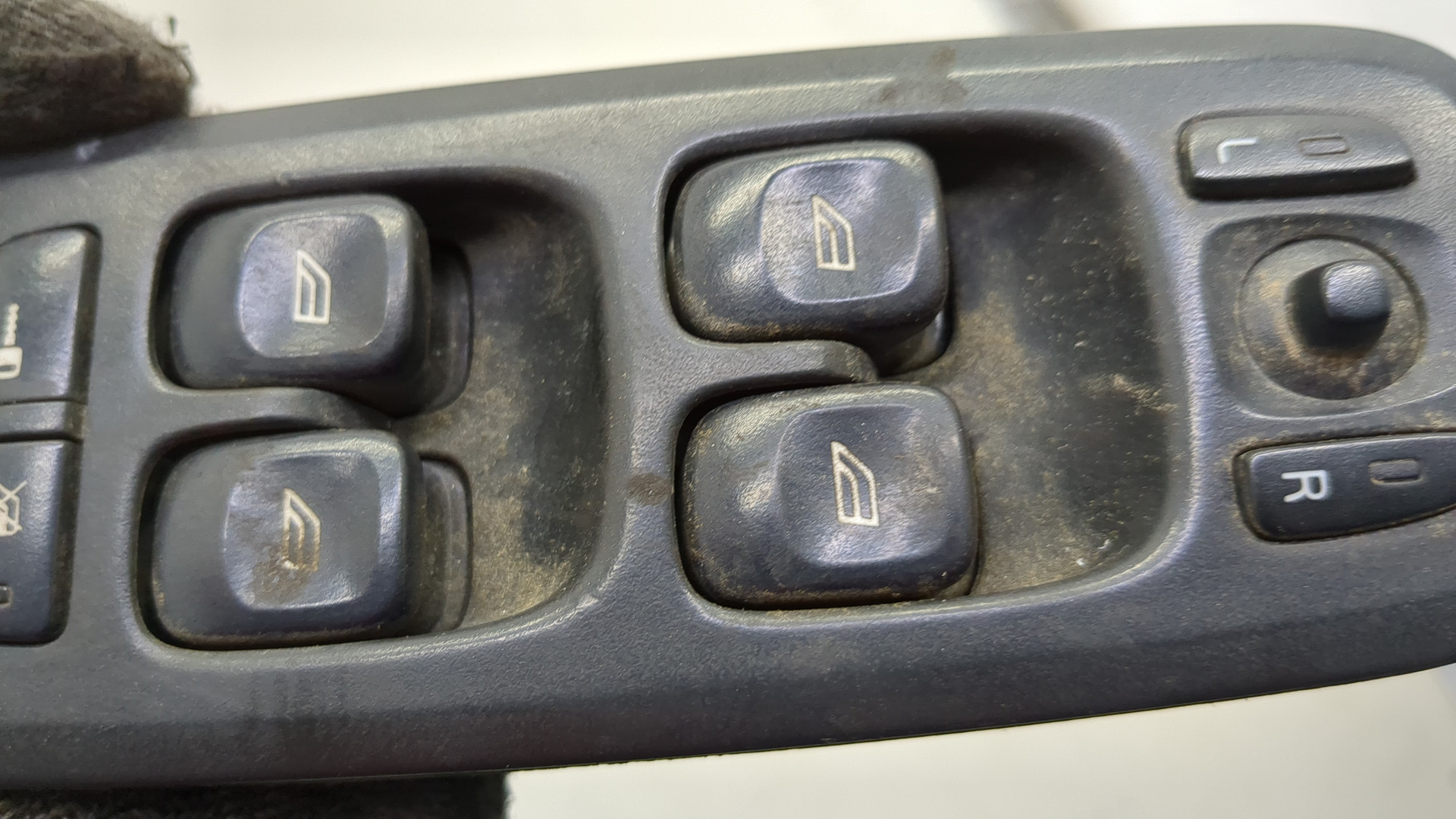 Кнопка стеклоподъемника