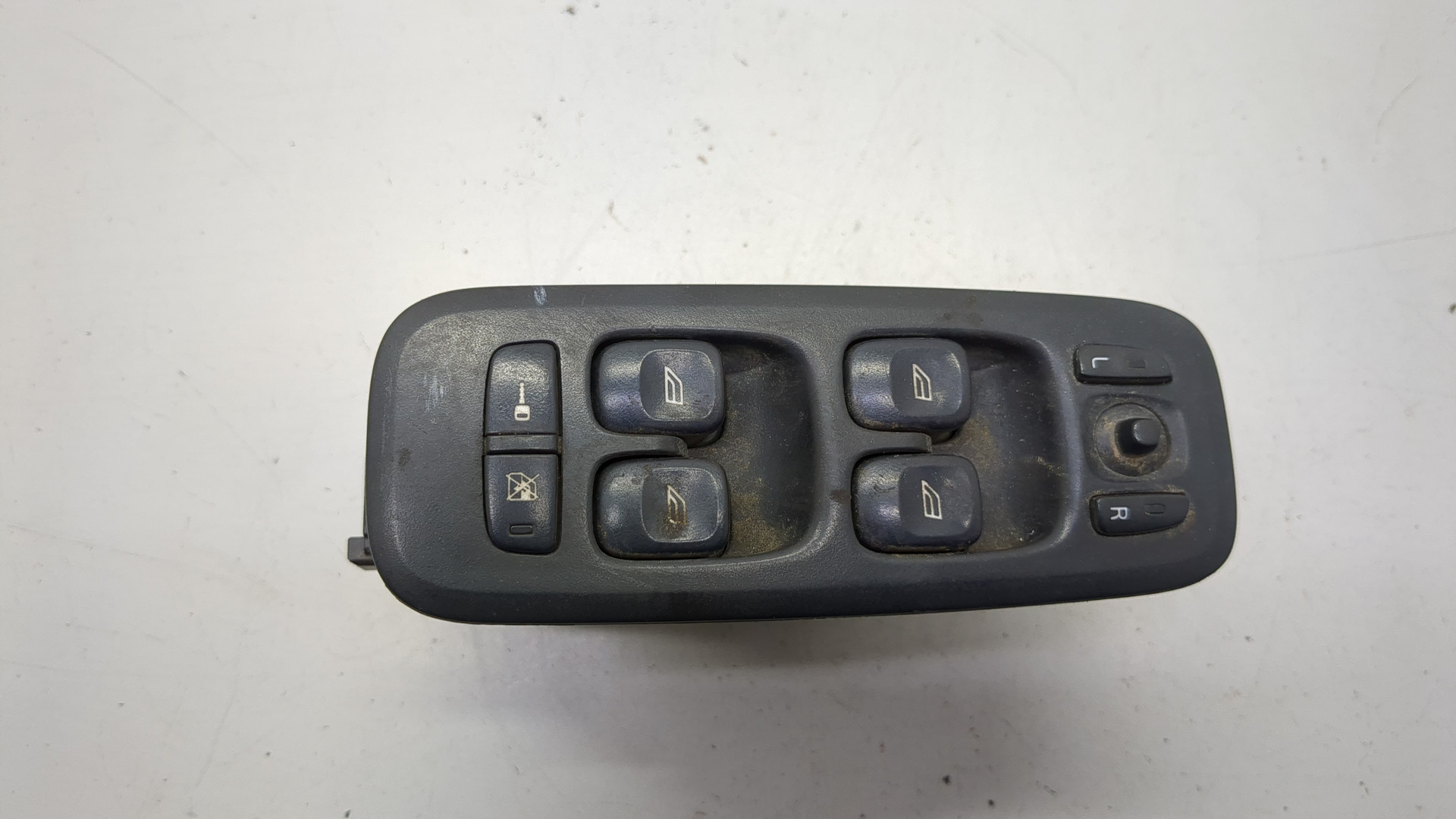 Кнопка стеклоподъемника