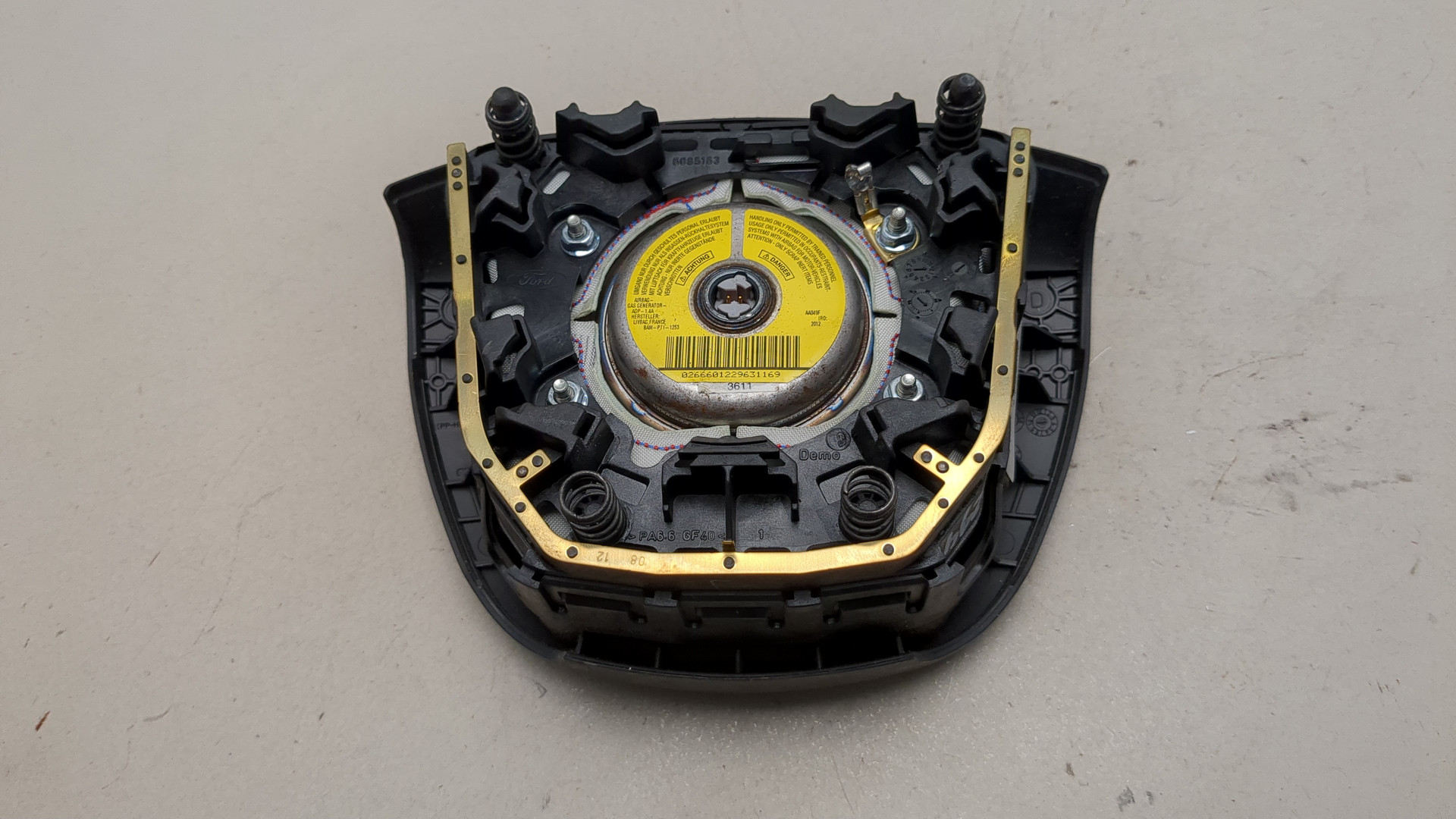 Подушка безопасности в рулевое колесо