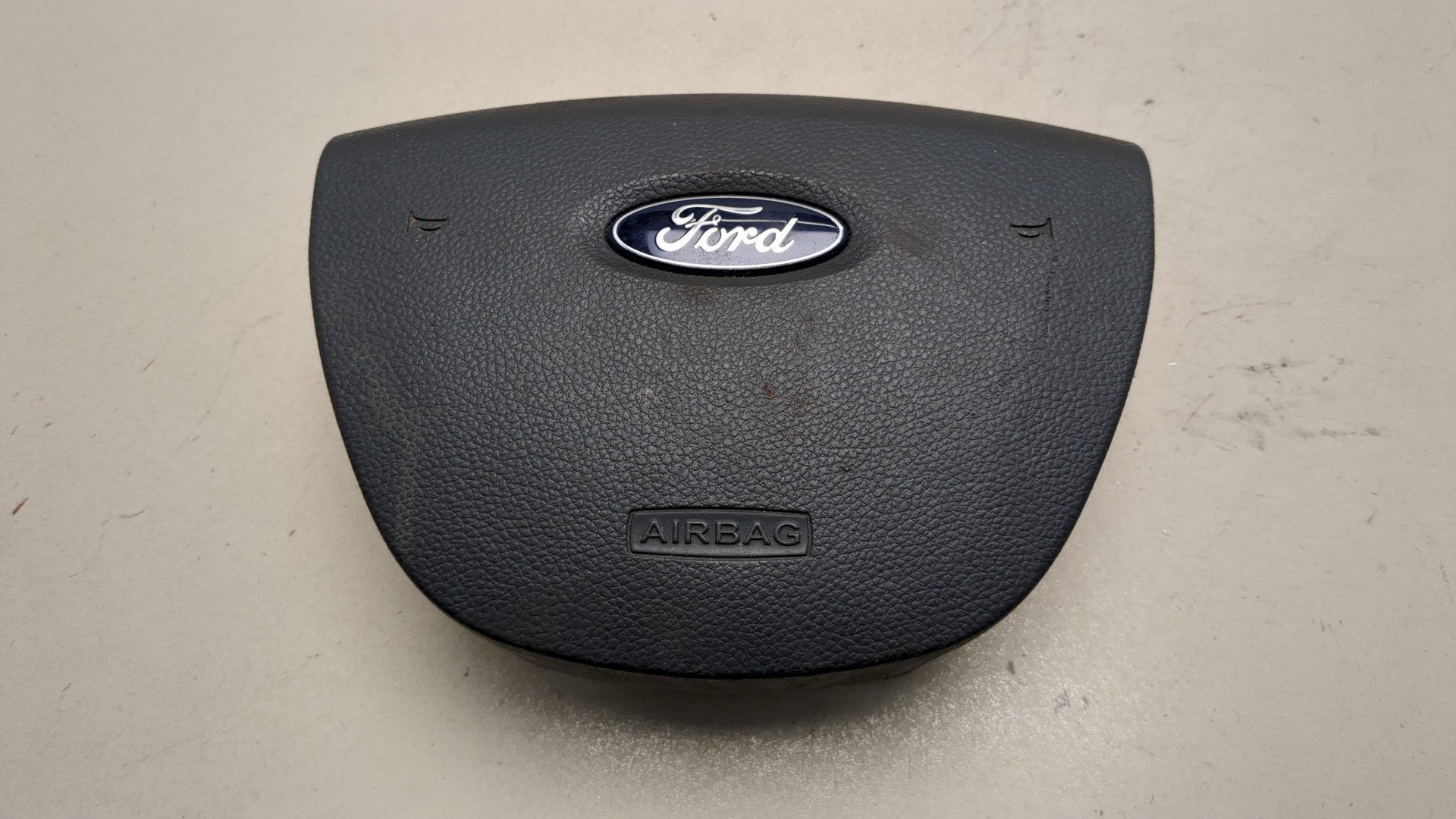 Подушка безопасности в рулевое колесо