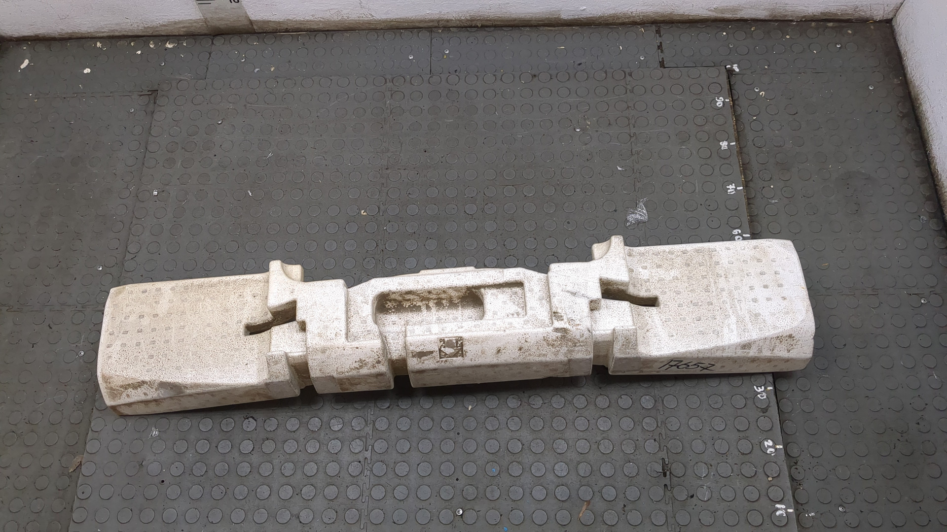 Усилитель заднего бампера