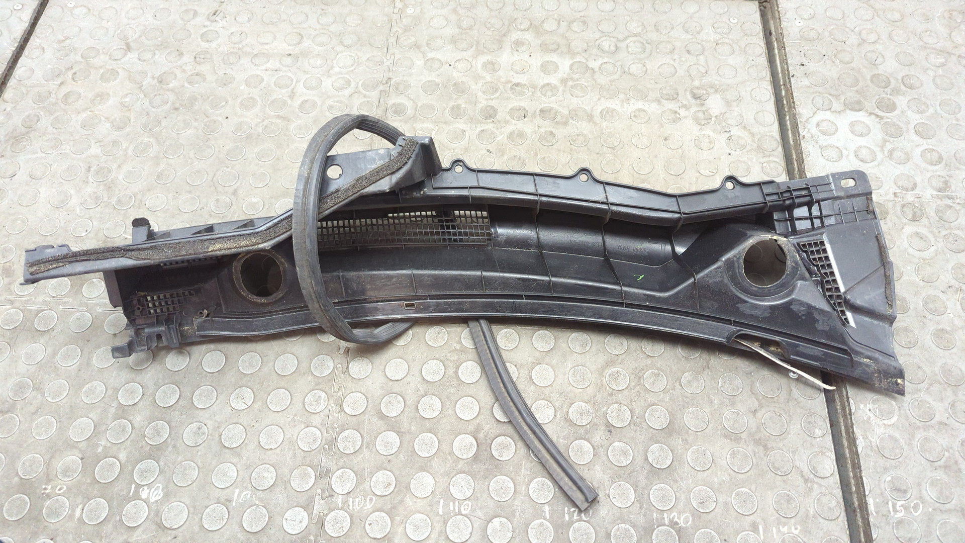 Решетка стеклоочистителей (Жабо)