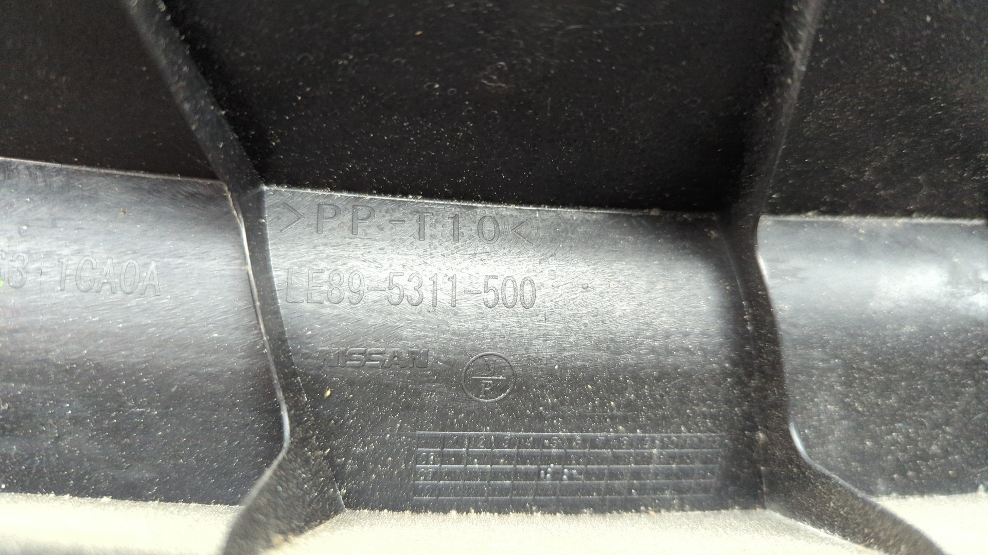 Решетка стеклоочистителей (Жабо)