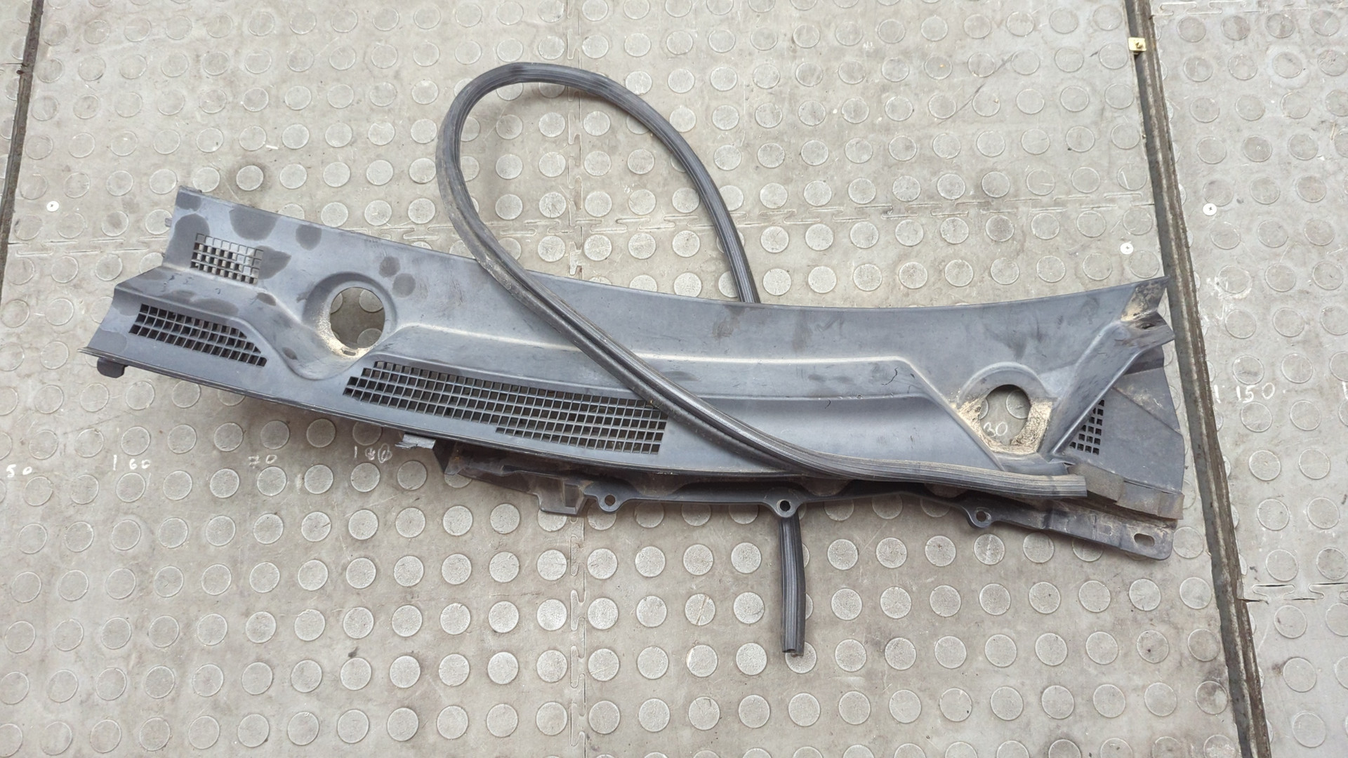 Решетка стеклоочистителей (Жабо)