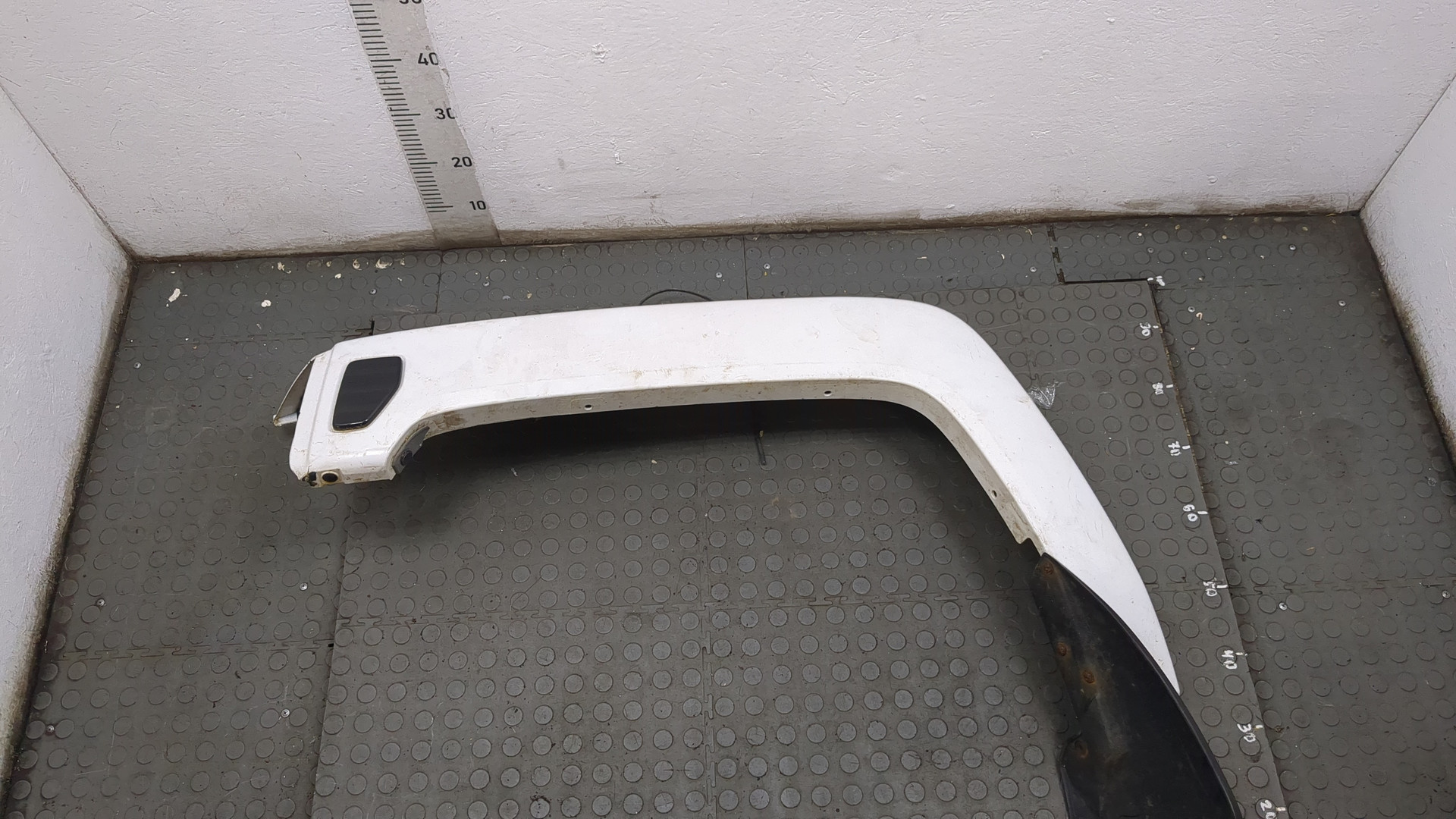 Накладка переднего крыла левого