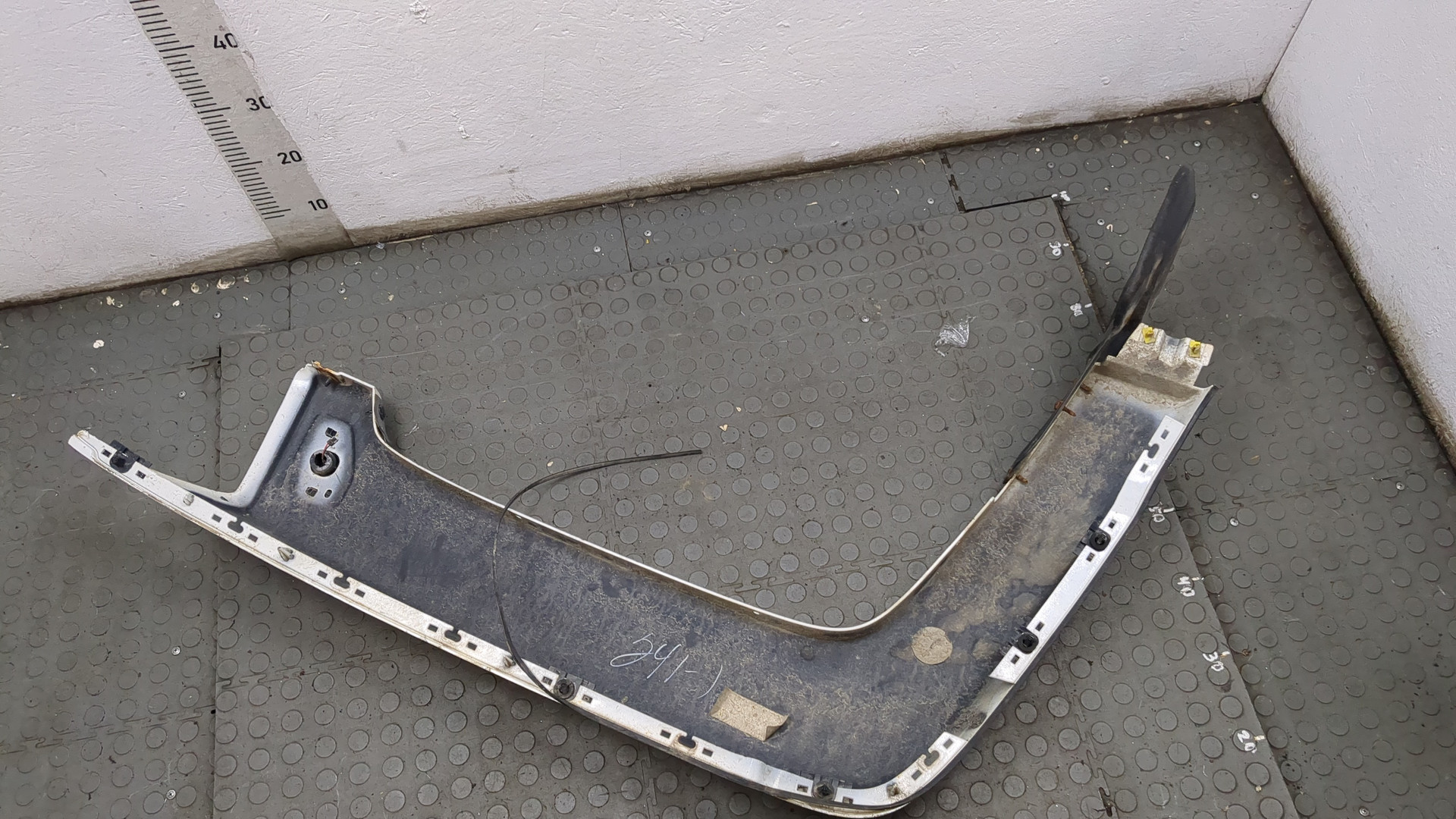 Накладка переднего крыла левого