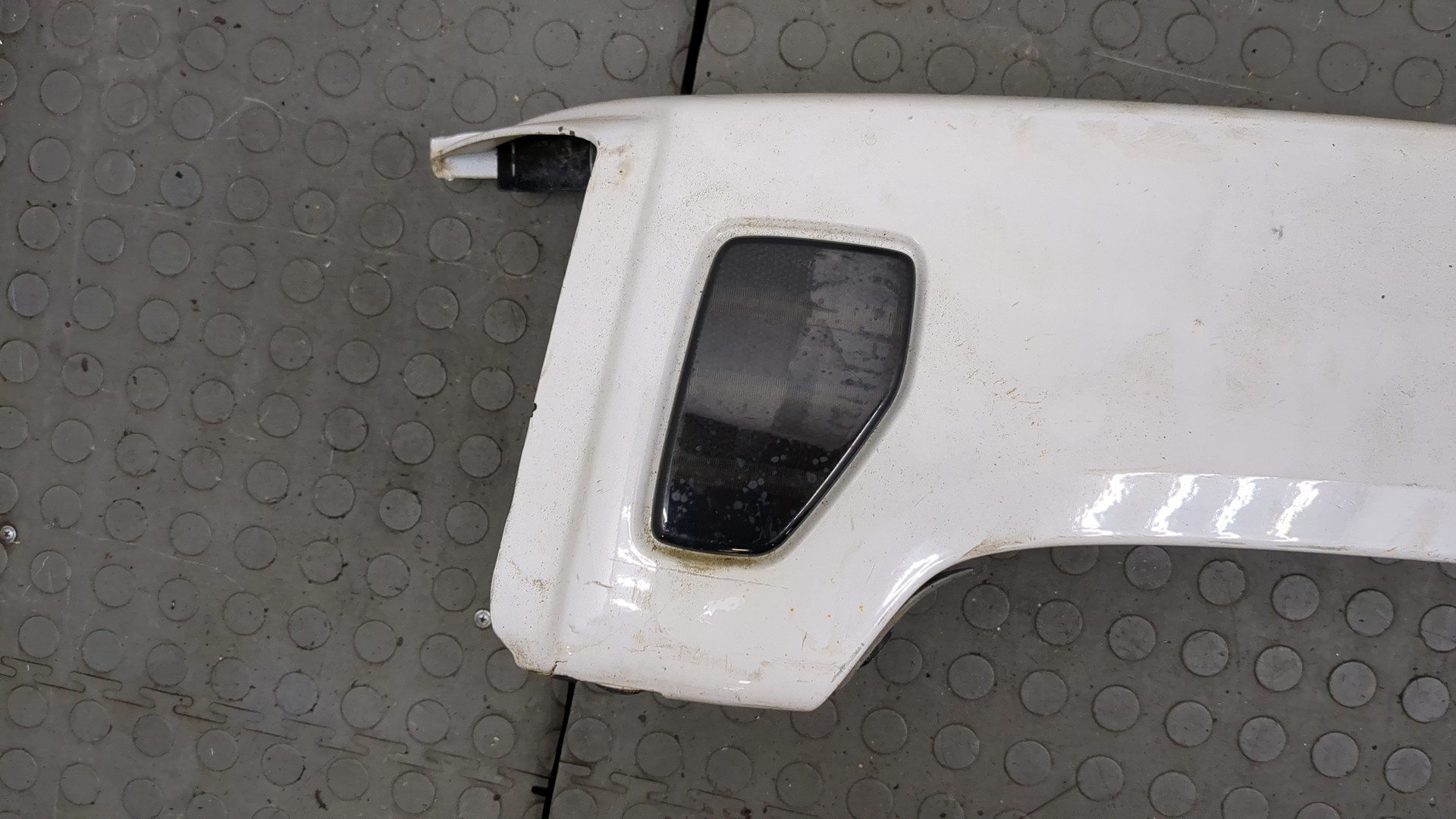 Накладка переднего крыла левого