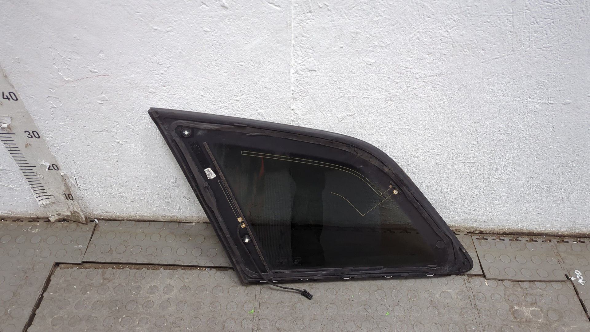 Стекло кузовное глухое правое