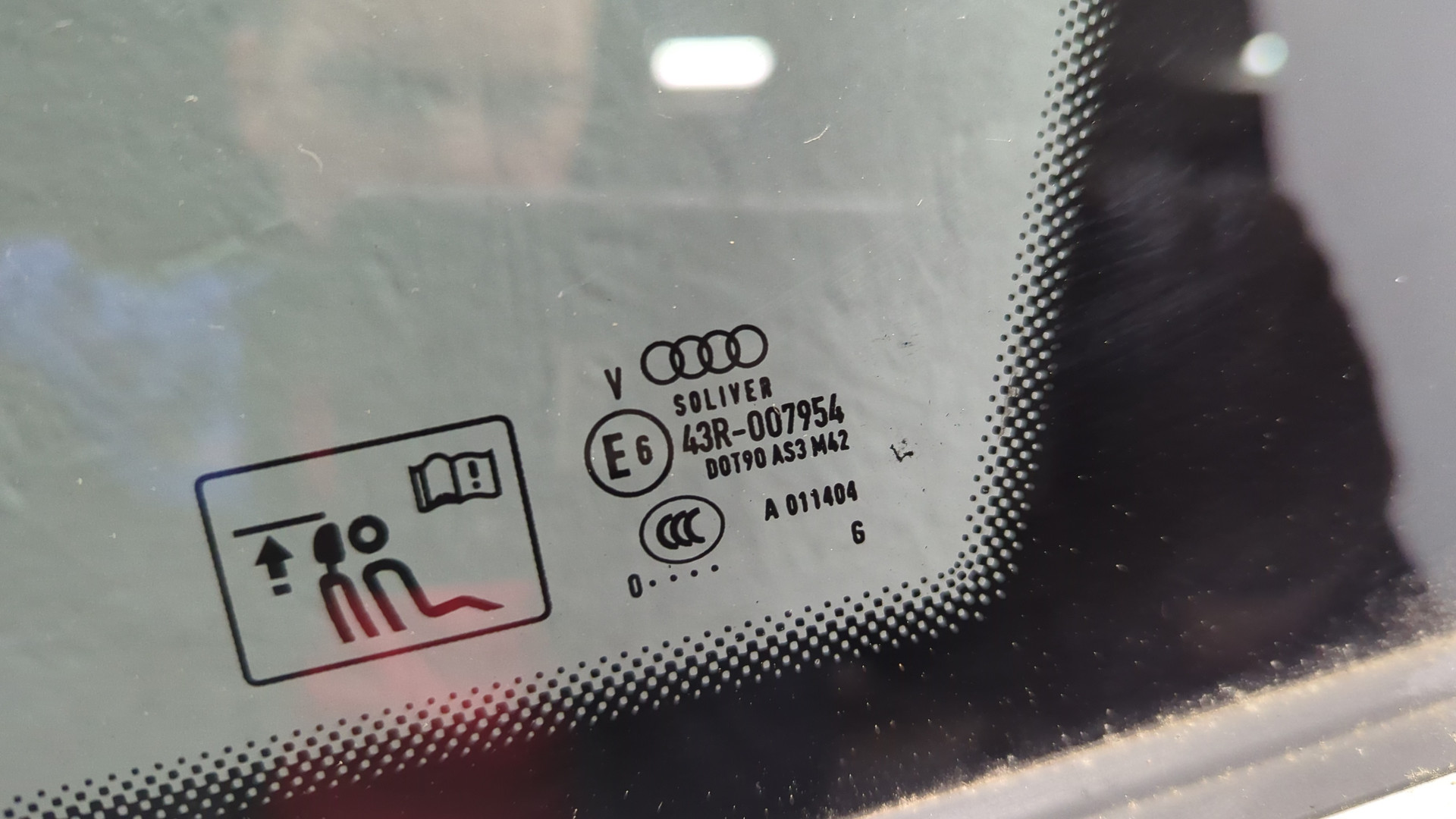 Стекло кузовное глухое правое