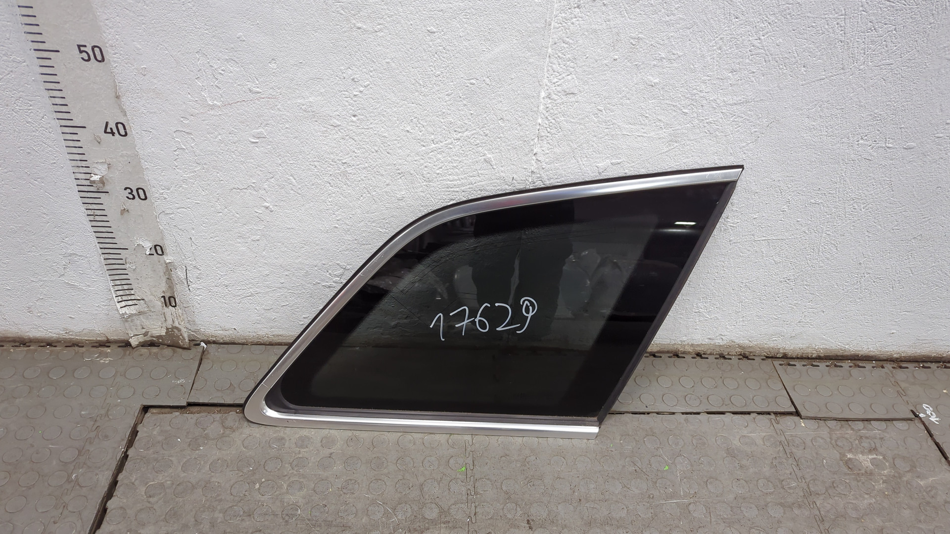 Стекло кузовное глухое правое