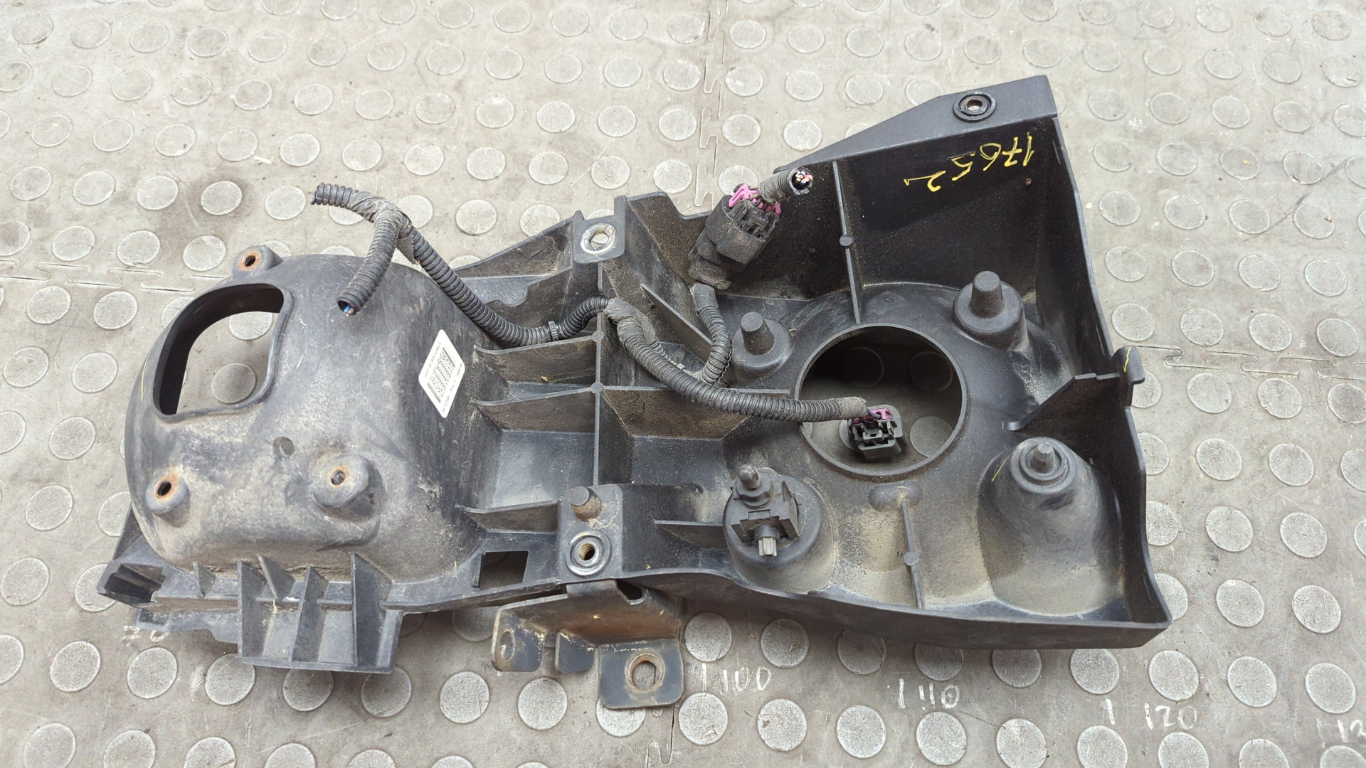 Кронштейн фар правый