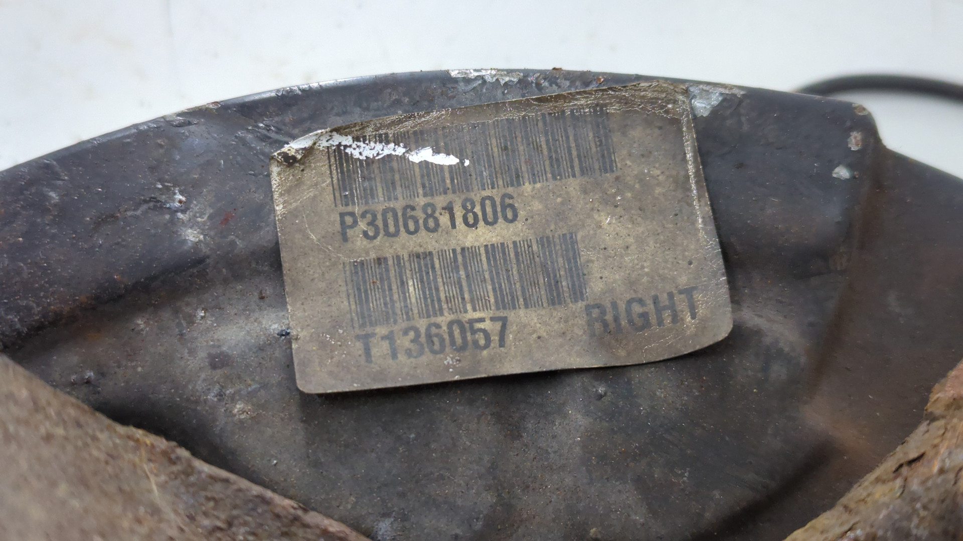 Кулак поворотный передний правый