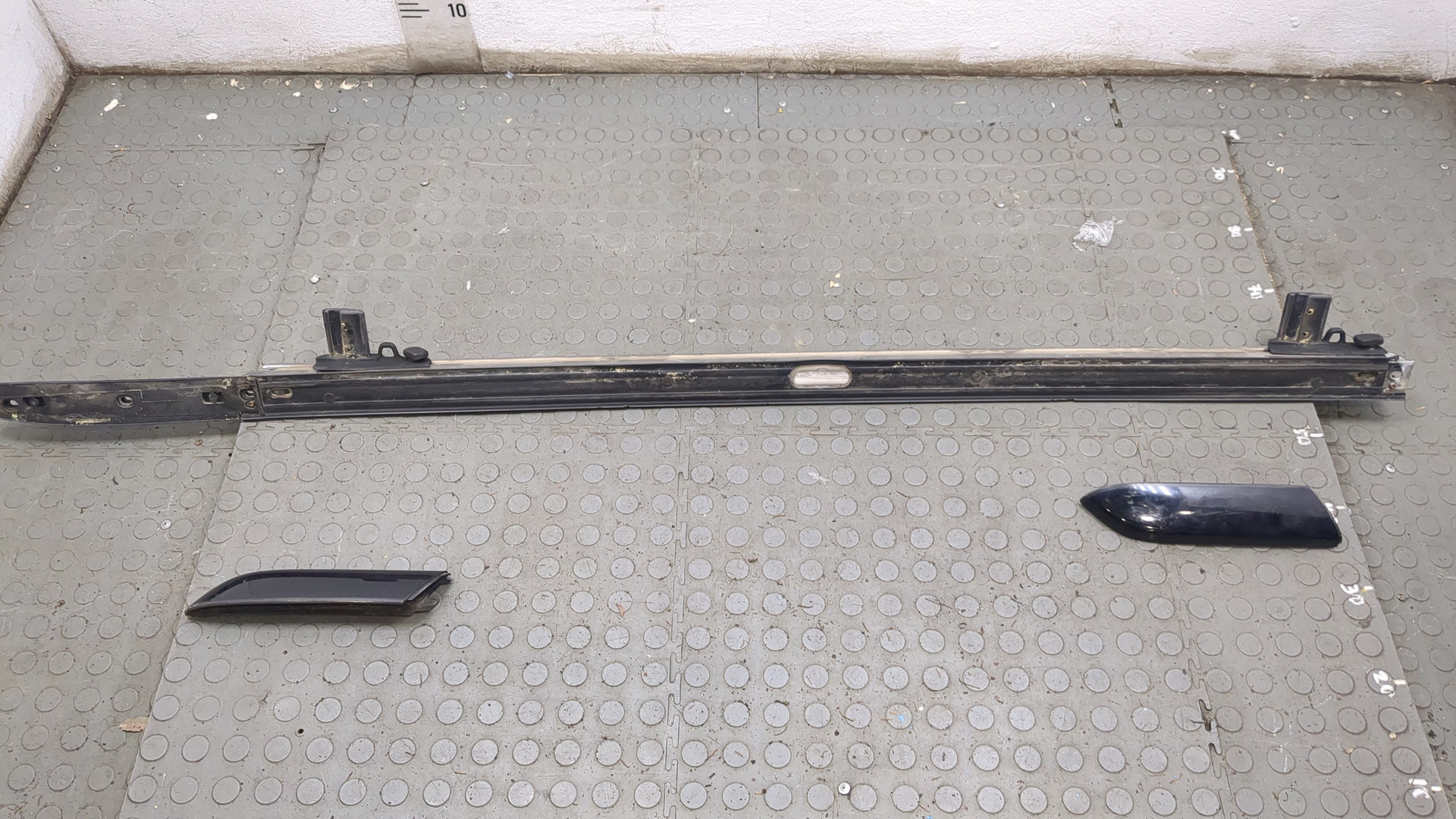 Рейлинг (релинг) правый (планка на крышу)