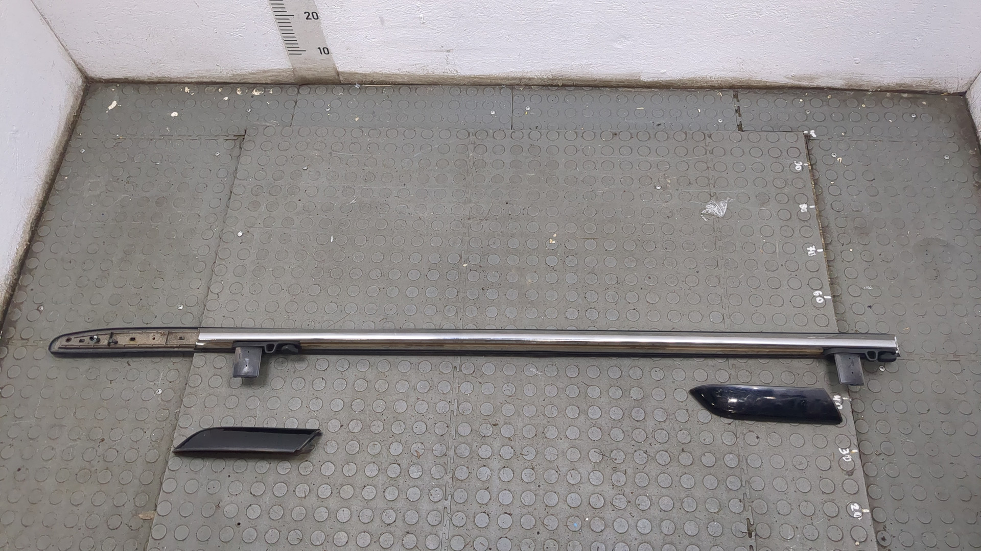 Рейлинг (релинг) правый (планка на крышу)