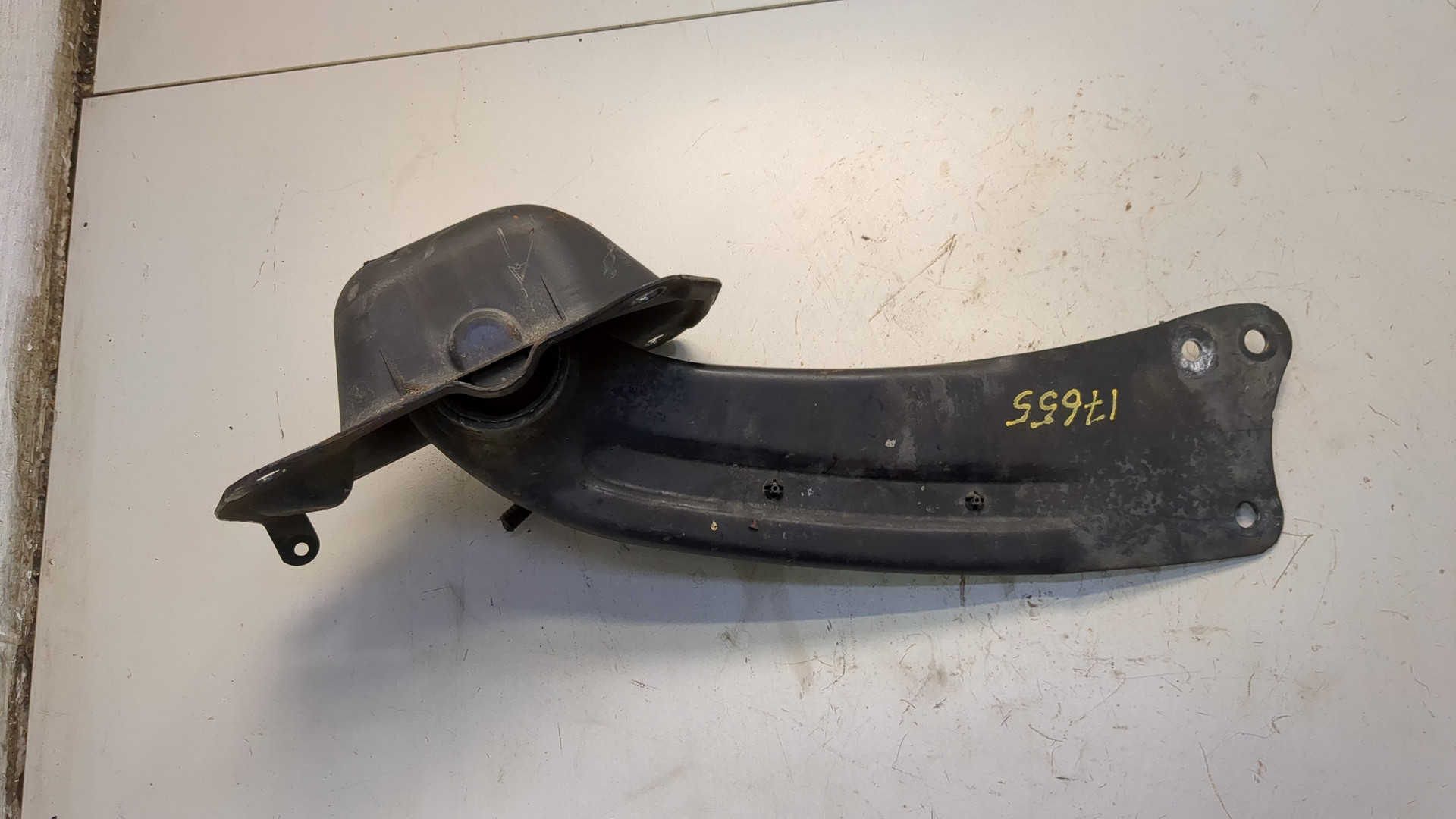 Рычаг задний левый