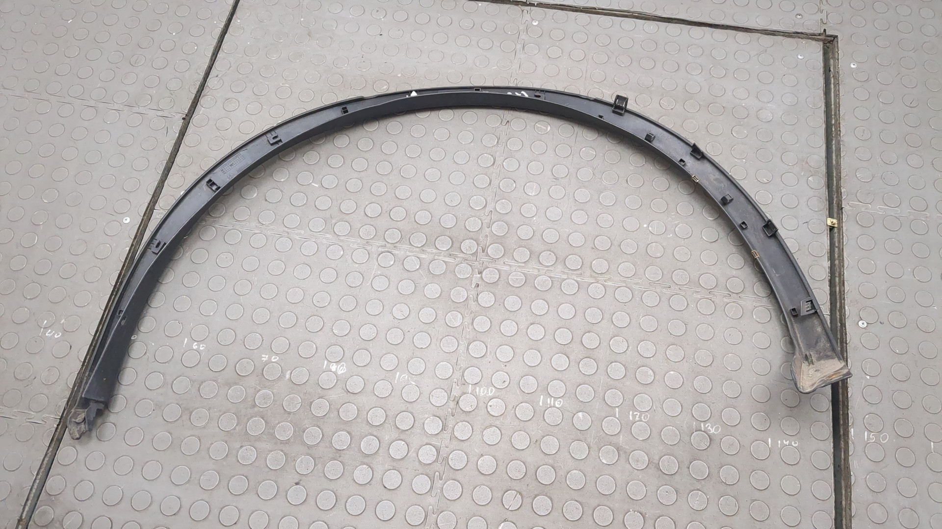 Накладка заднего крыла левого