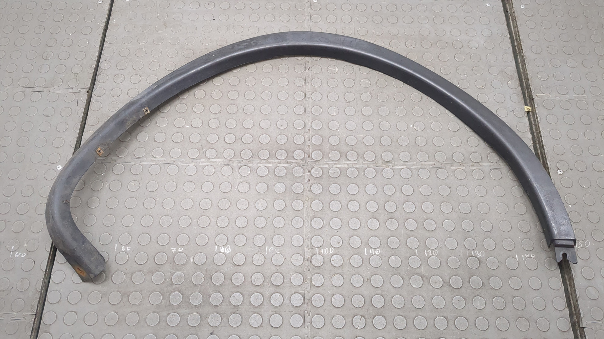 Накладка заднего крыла левого