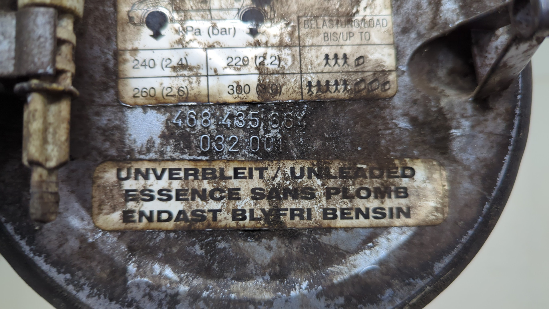 Лючок бензобака