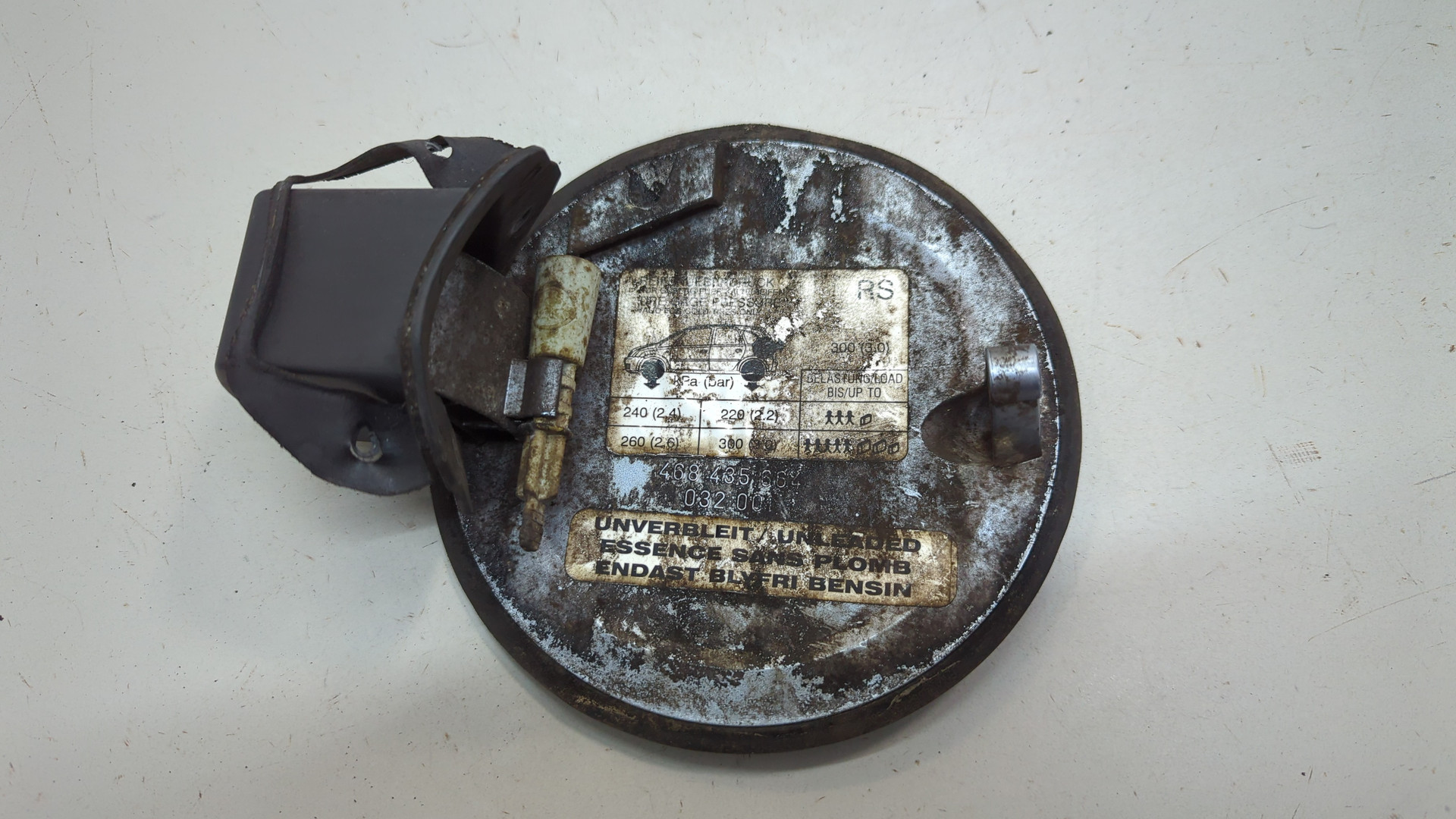 Лючок бензобака