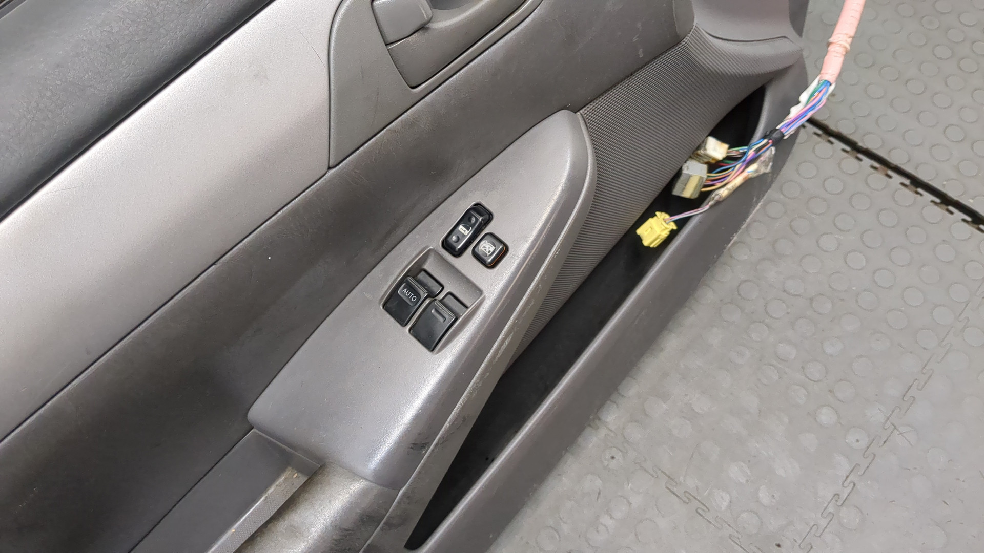 Дверь передняя левая