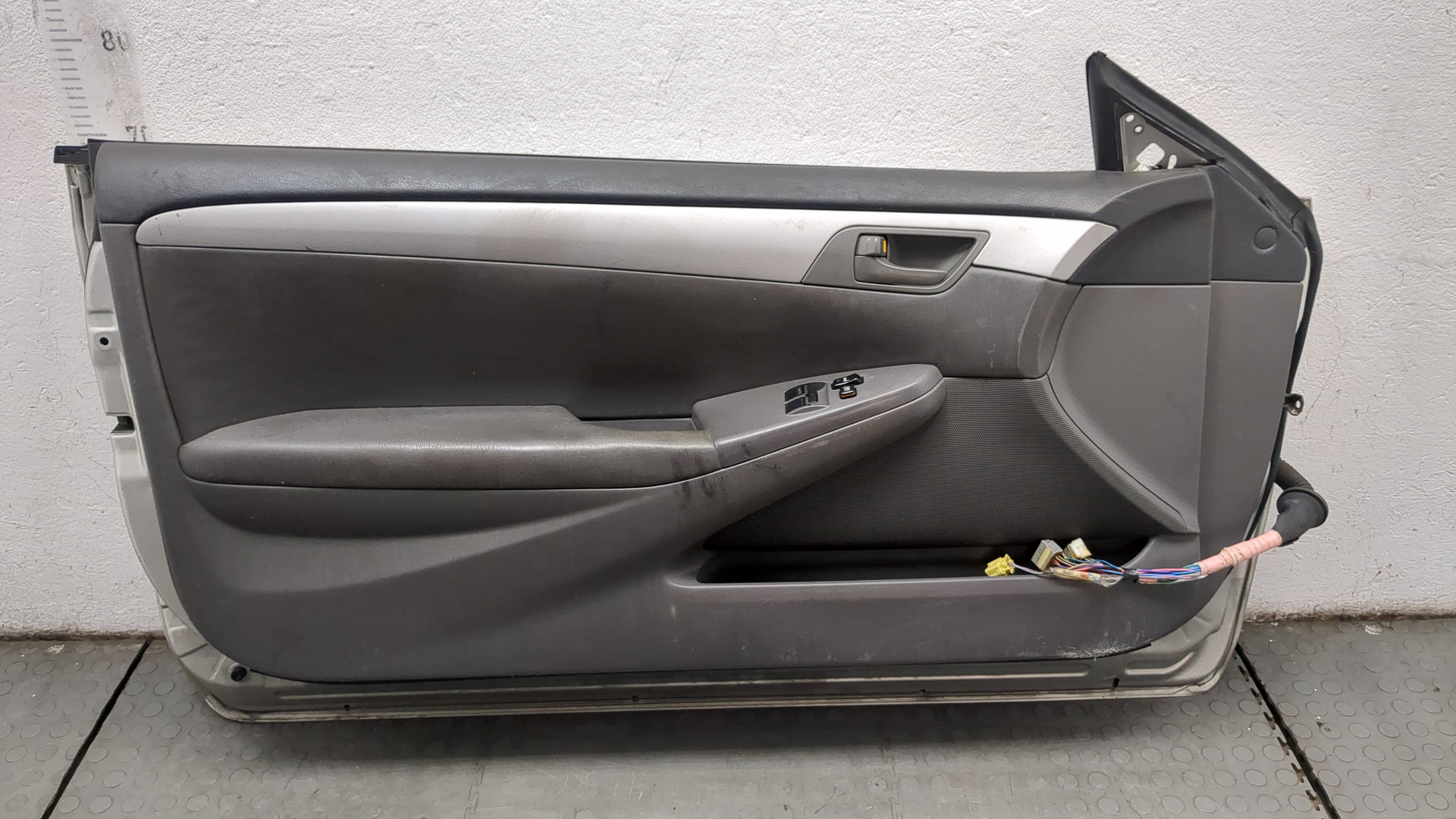 Дверь передняя левая