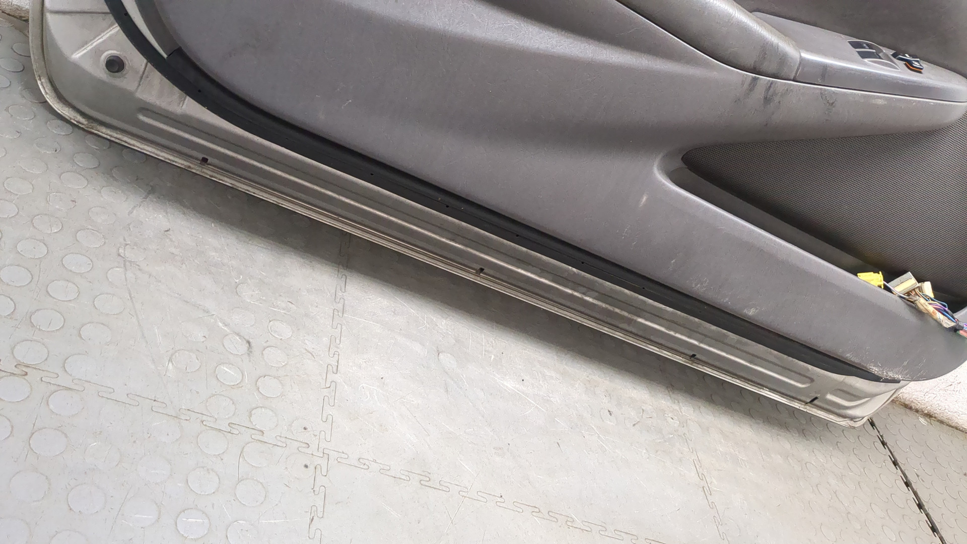 Дверь передняя левая