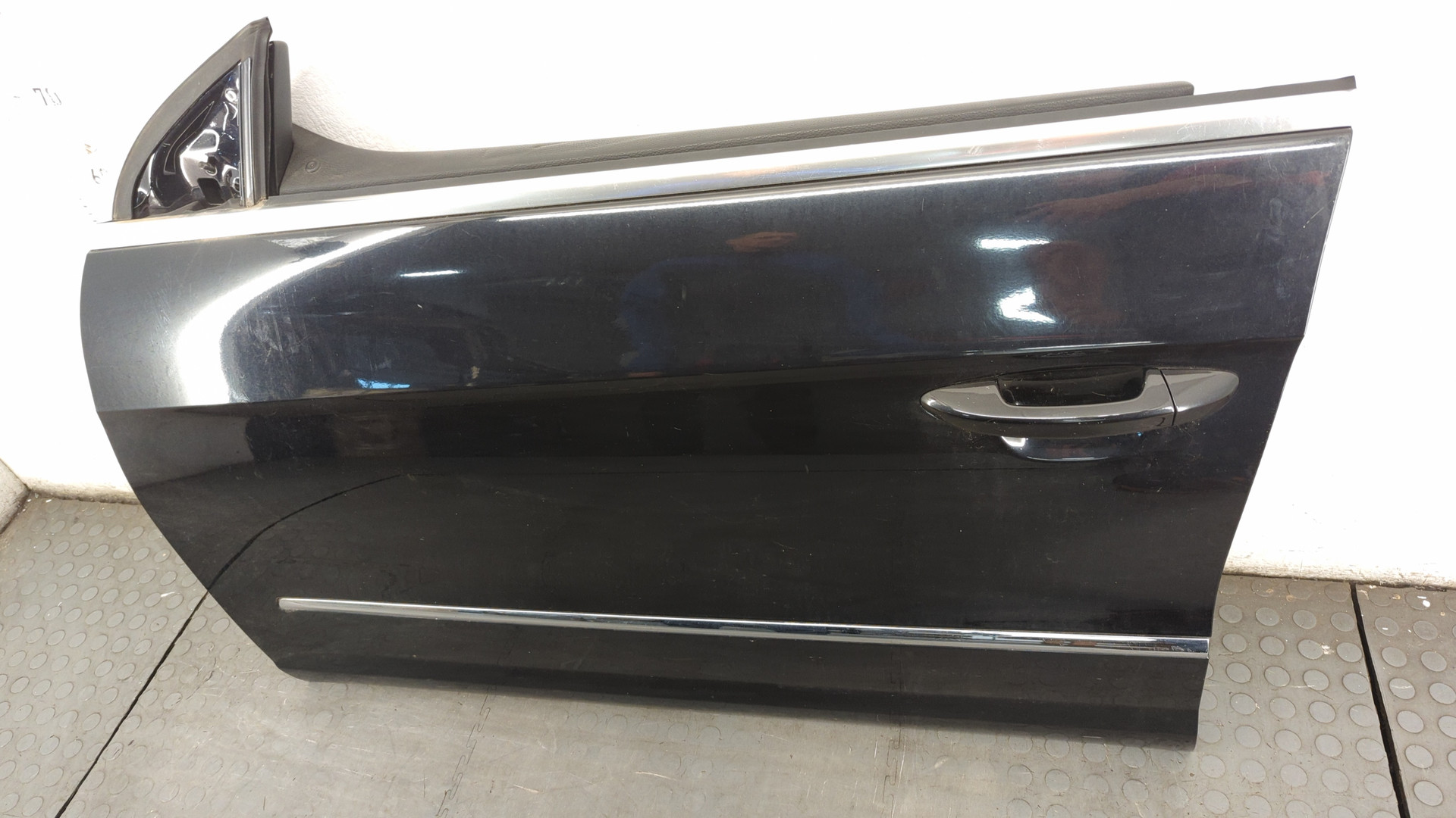 Дверь передняя левая