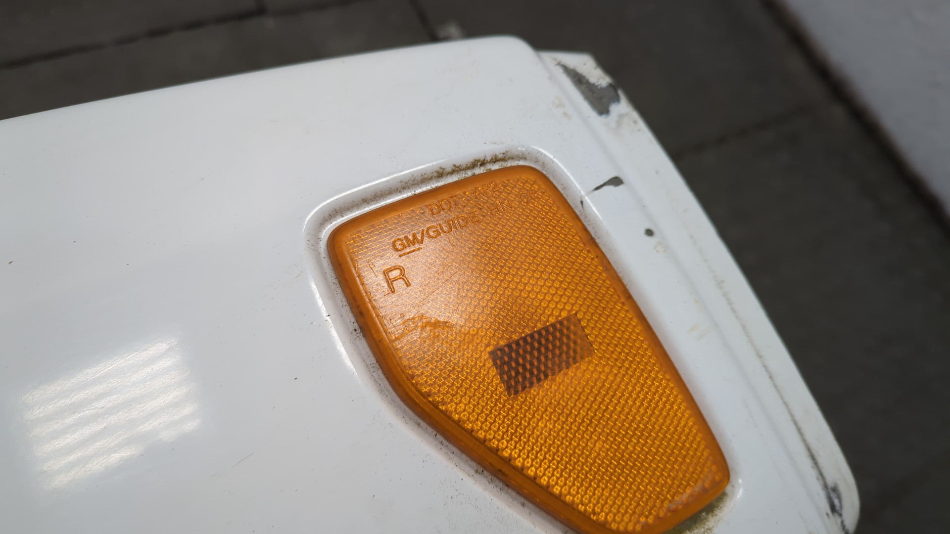 Накладка переднего крыла правого