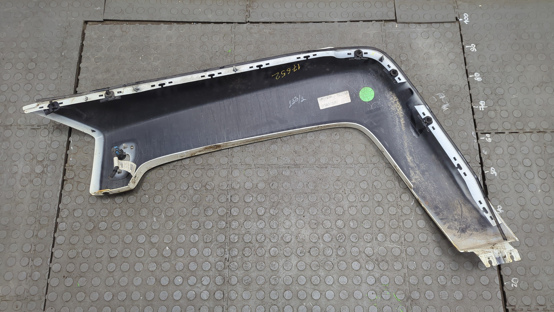 Накладка переднего крыла правого