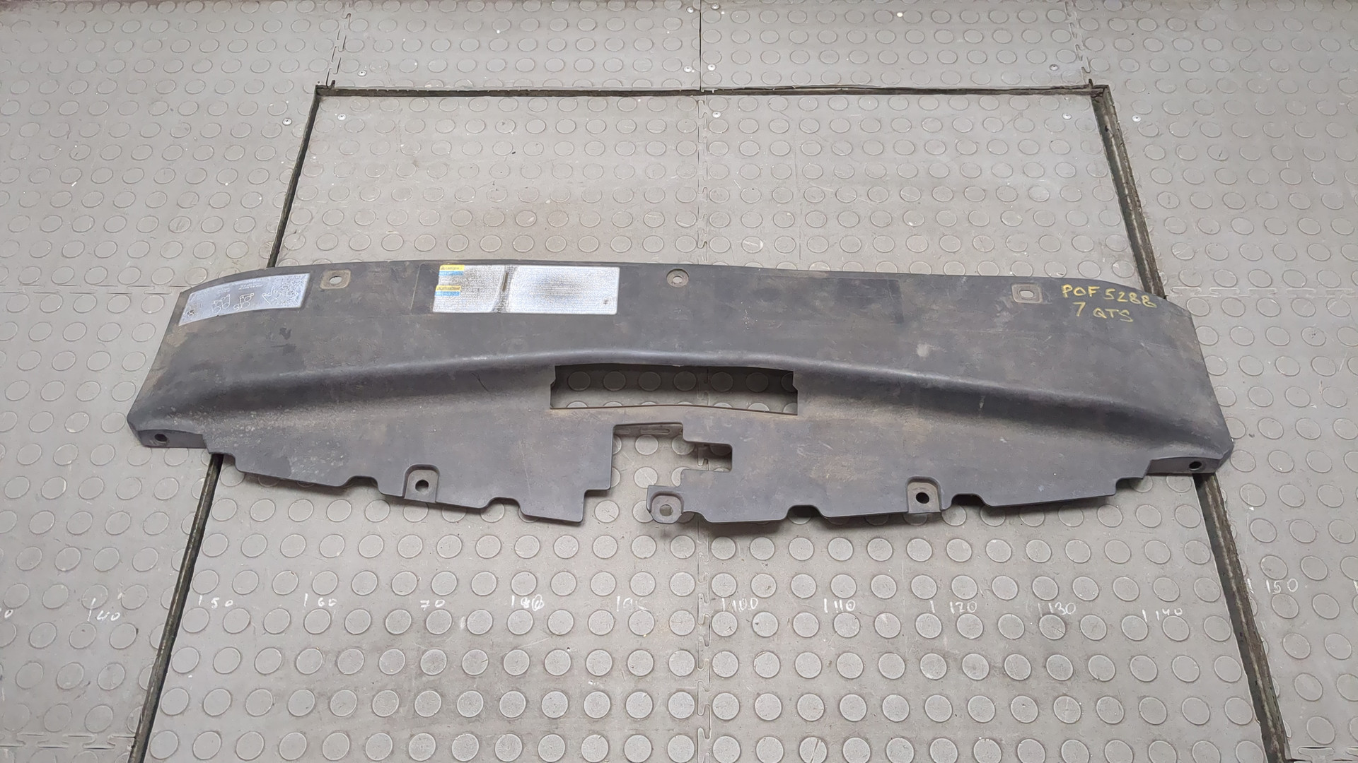 Кожух замка капота