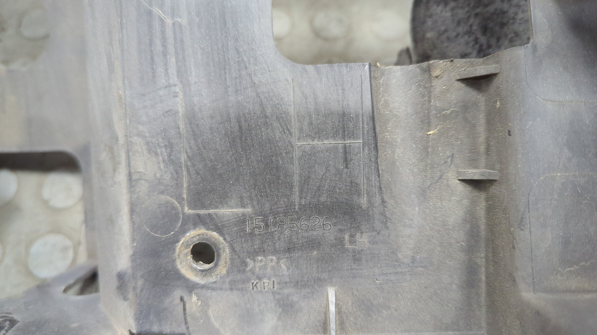 Кронштейн фар левый