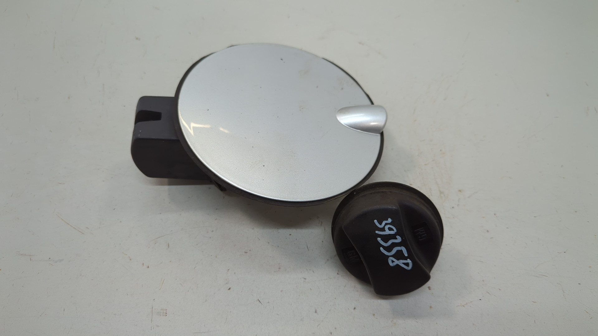 Лючок бензобака