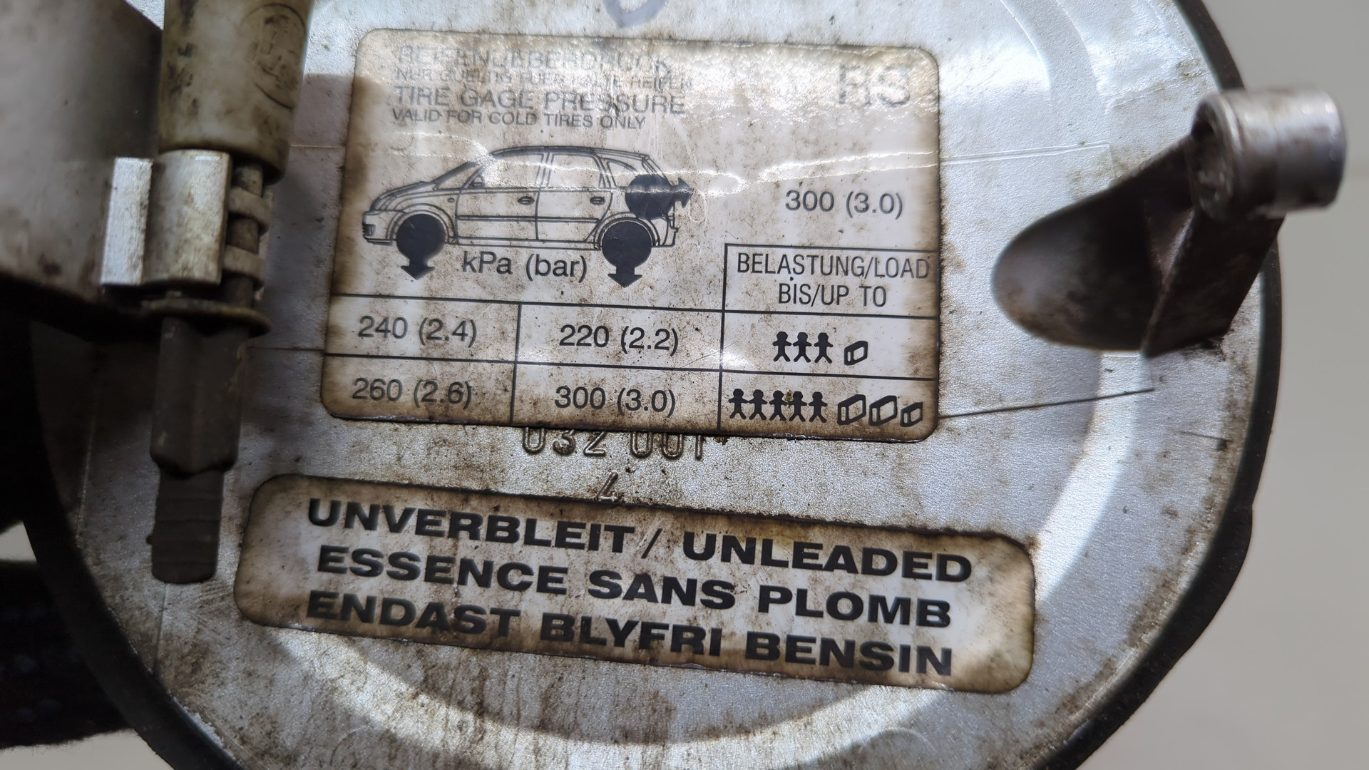 Лючок бензобака