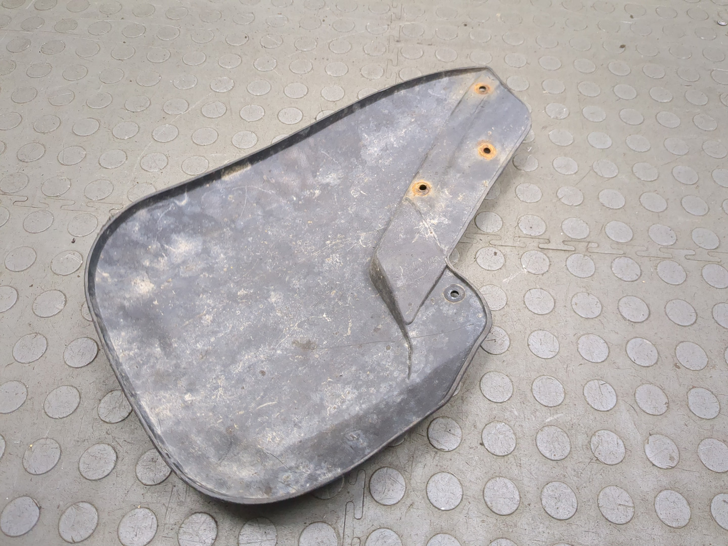 Брызговик задний правый