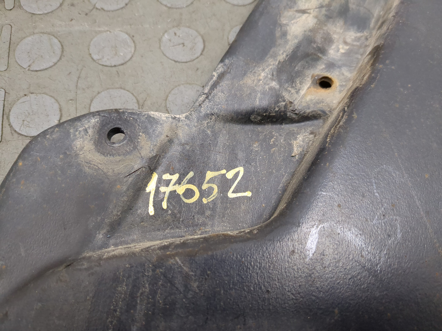 Брызговик задний правый