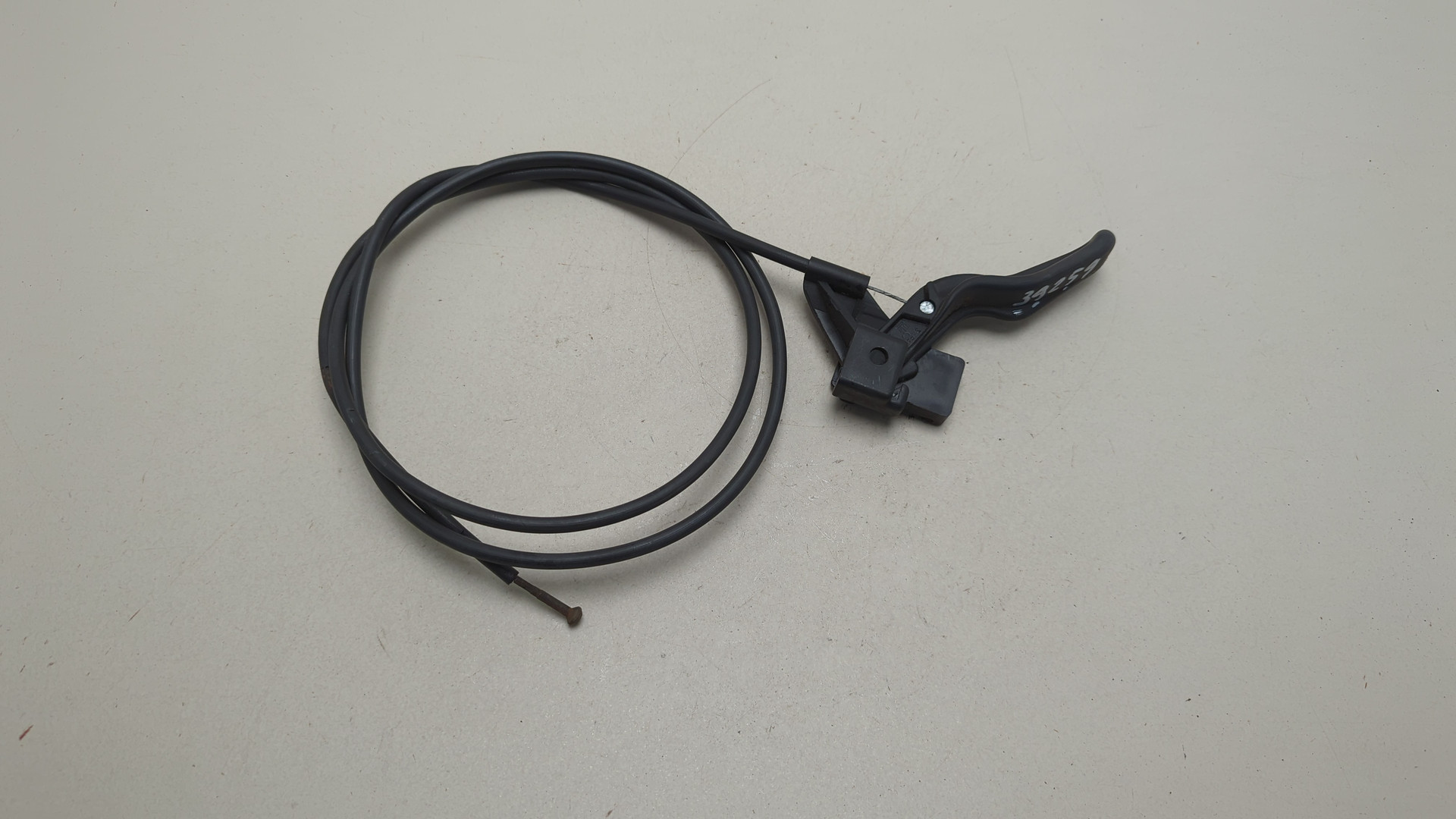 Трос открывания капота