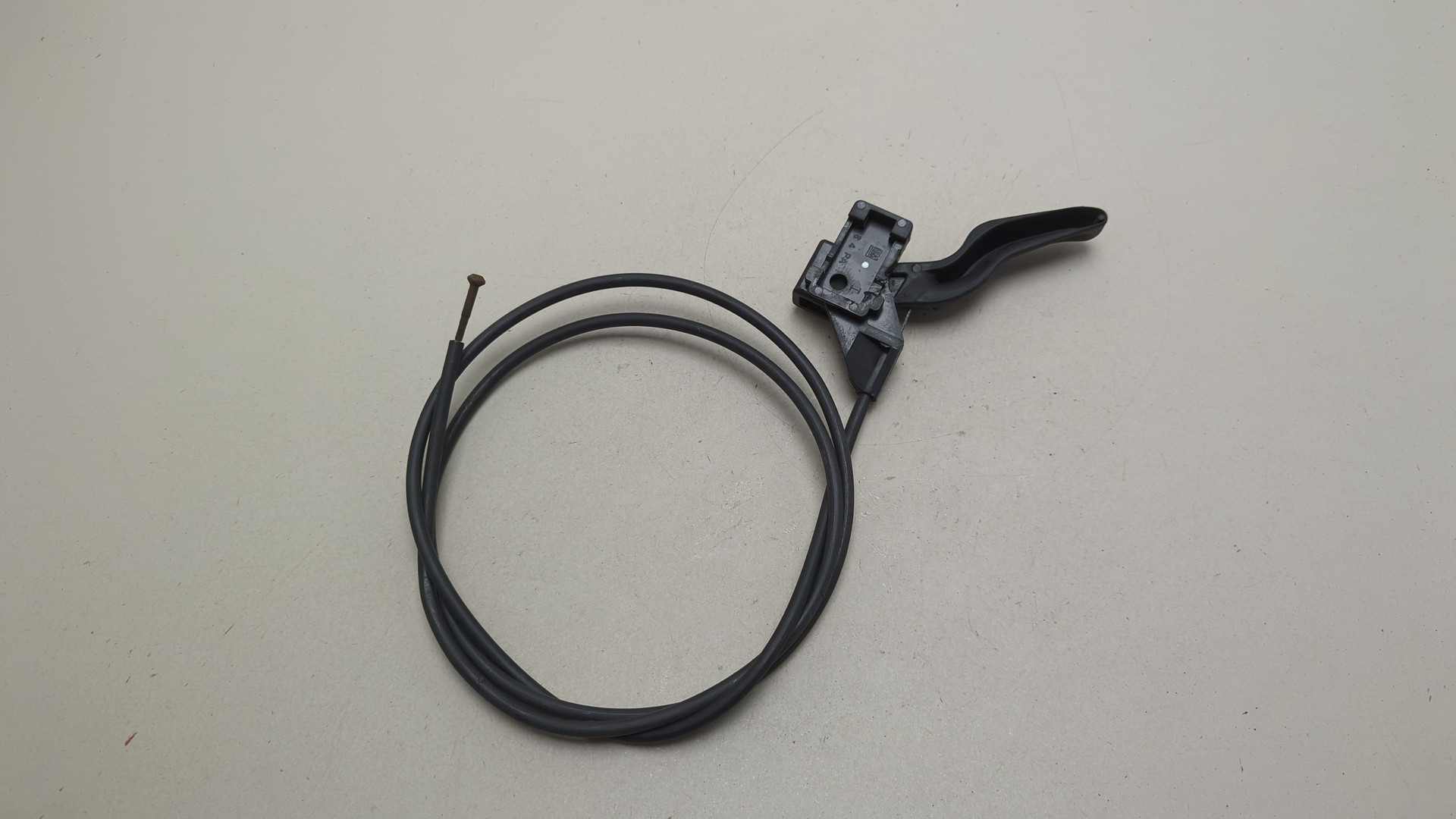 Трос открывания капота