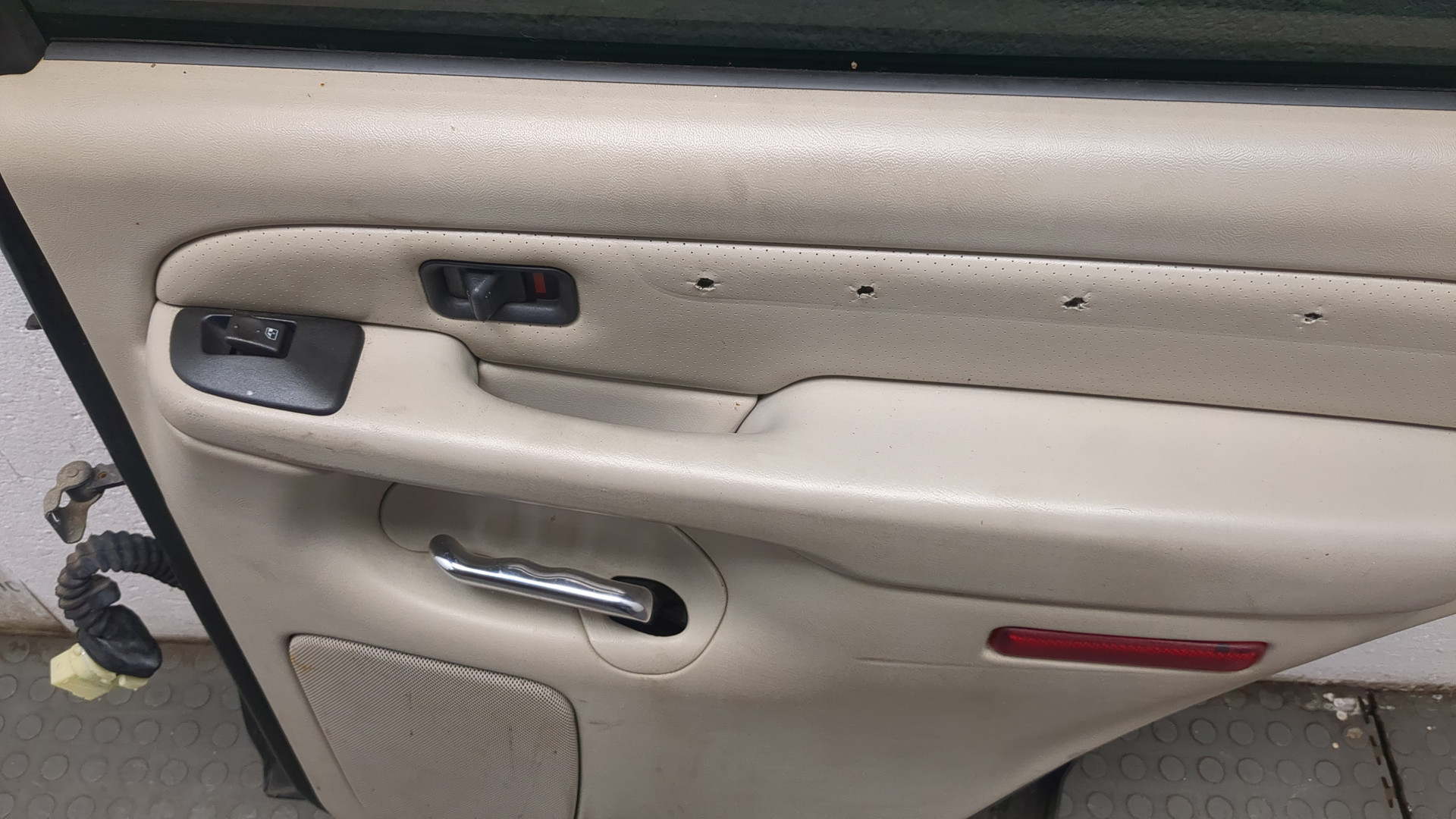 Дверь задняя правая